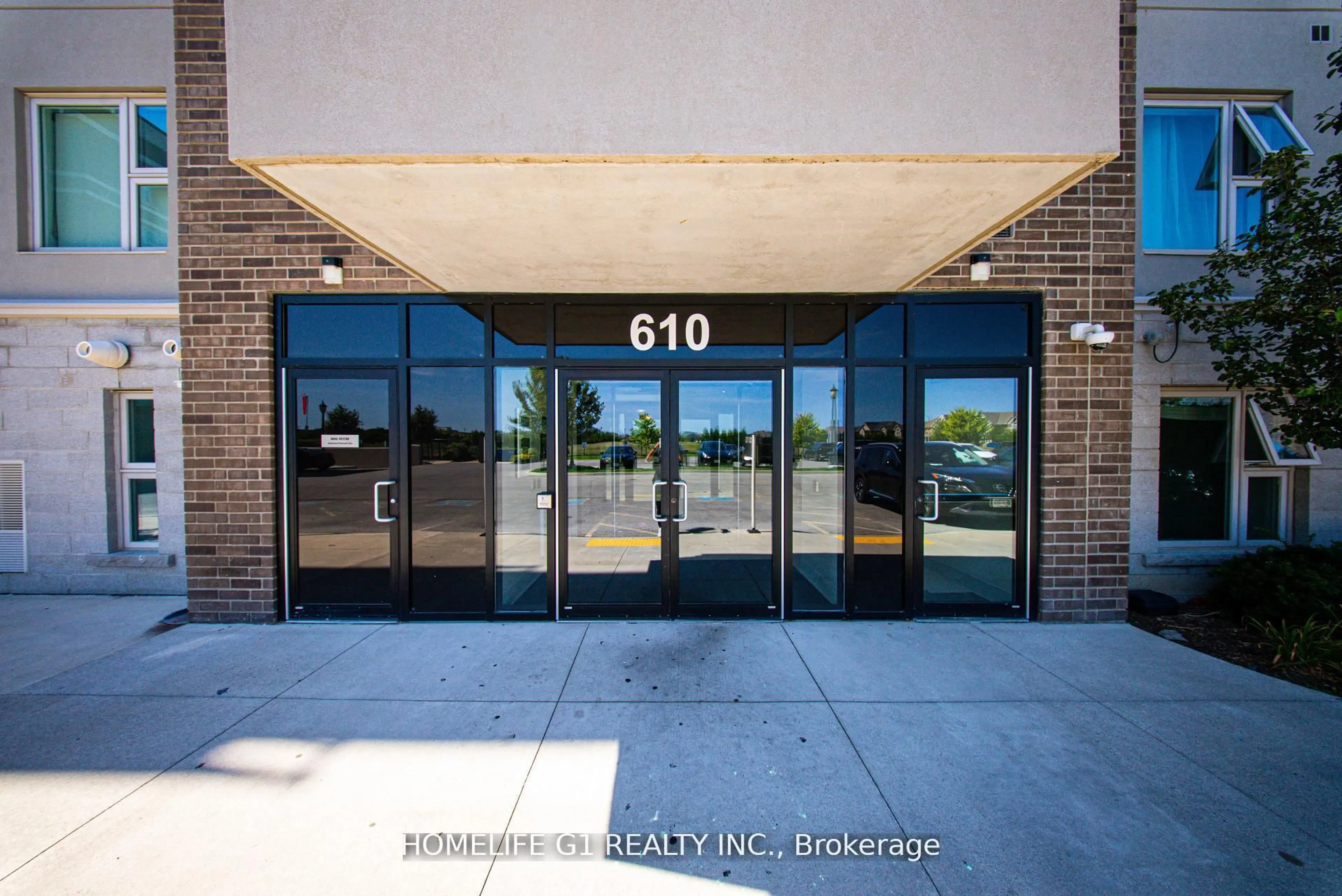 Indoor foyer for 610 Farmstead Dr #215, Milton Ontario L9T 8X5