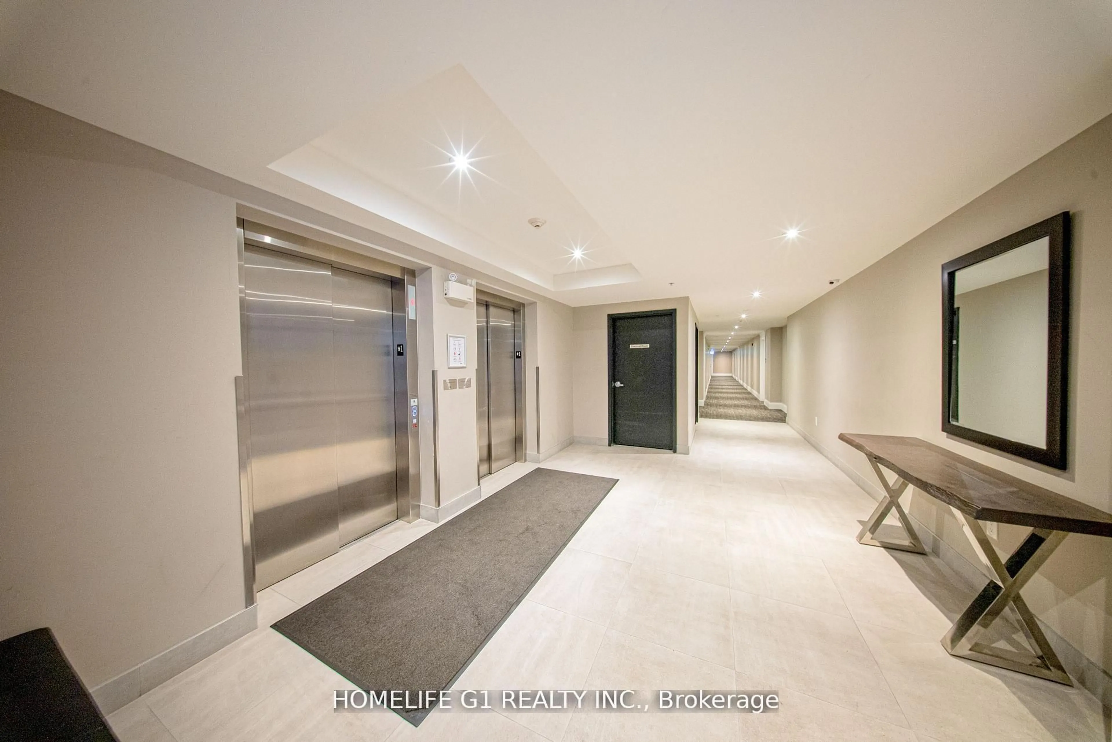 Indoor foyer for 610 Farmstead Dr #215, Milton Ontario L9T 8X5
