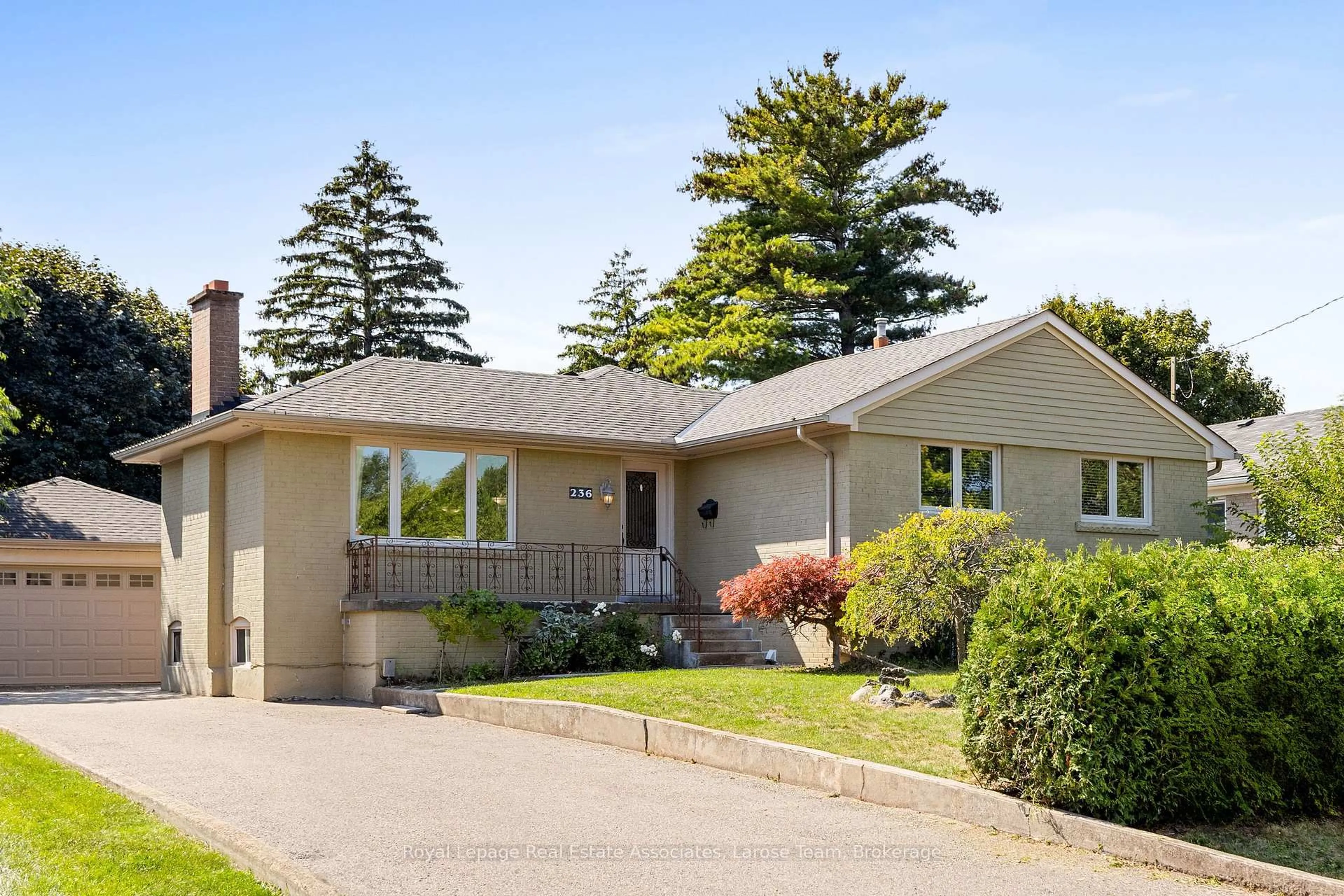 Home with vinyl exterior material, street for 236 Woodale Ave, Oakville Ontario L6K 2N2