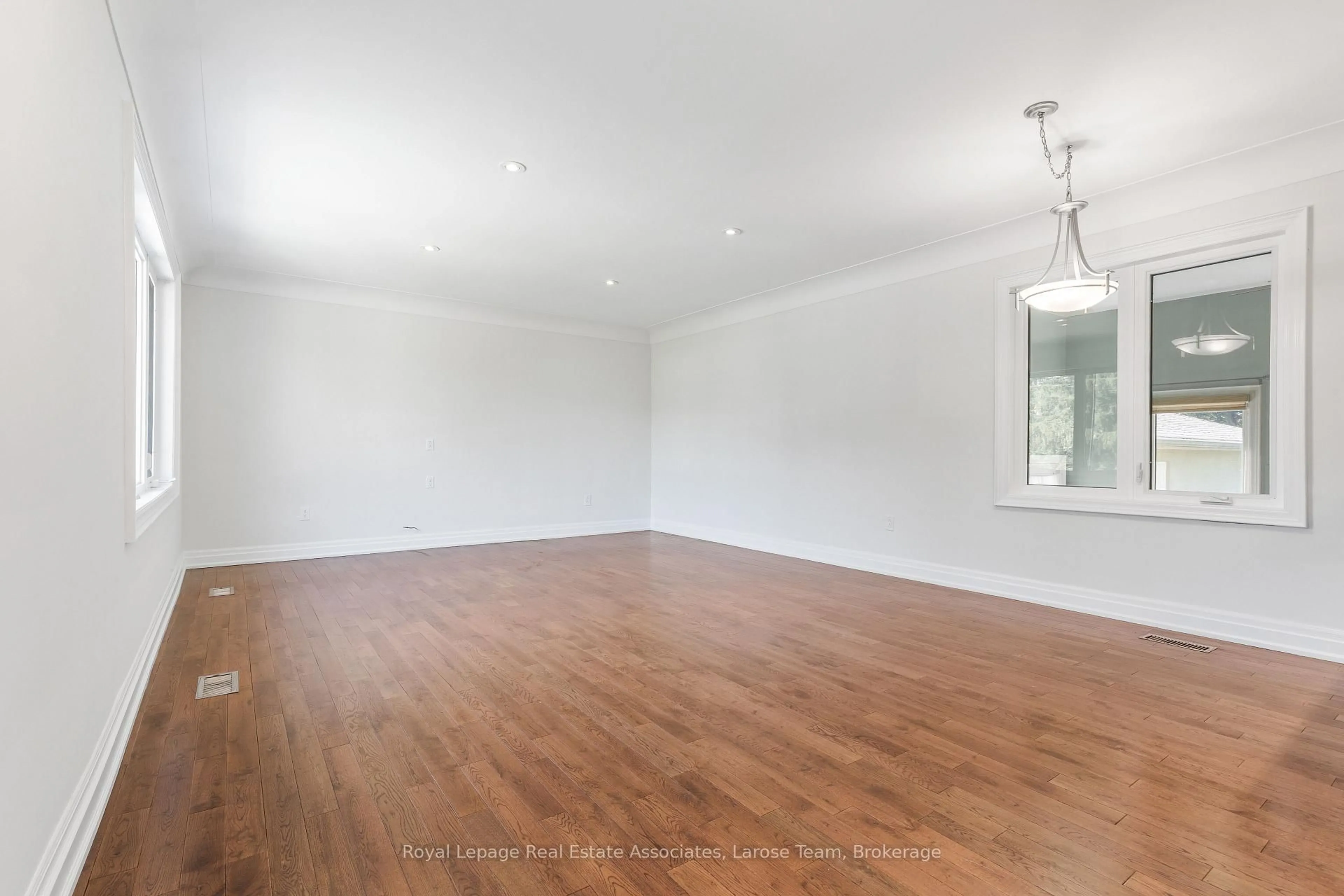 A pic of a room for 236 Woodale Ave, Oakville Ontario L6K 2N2