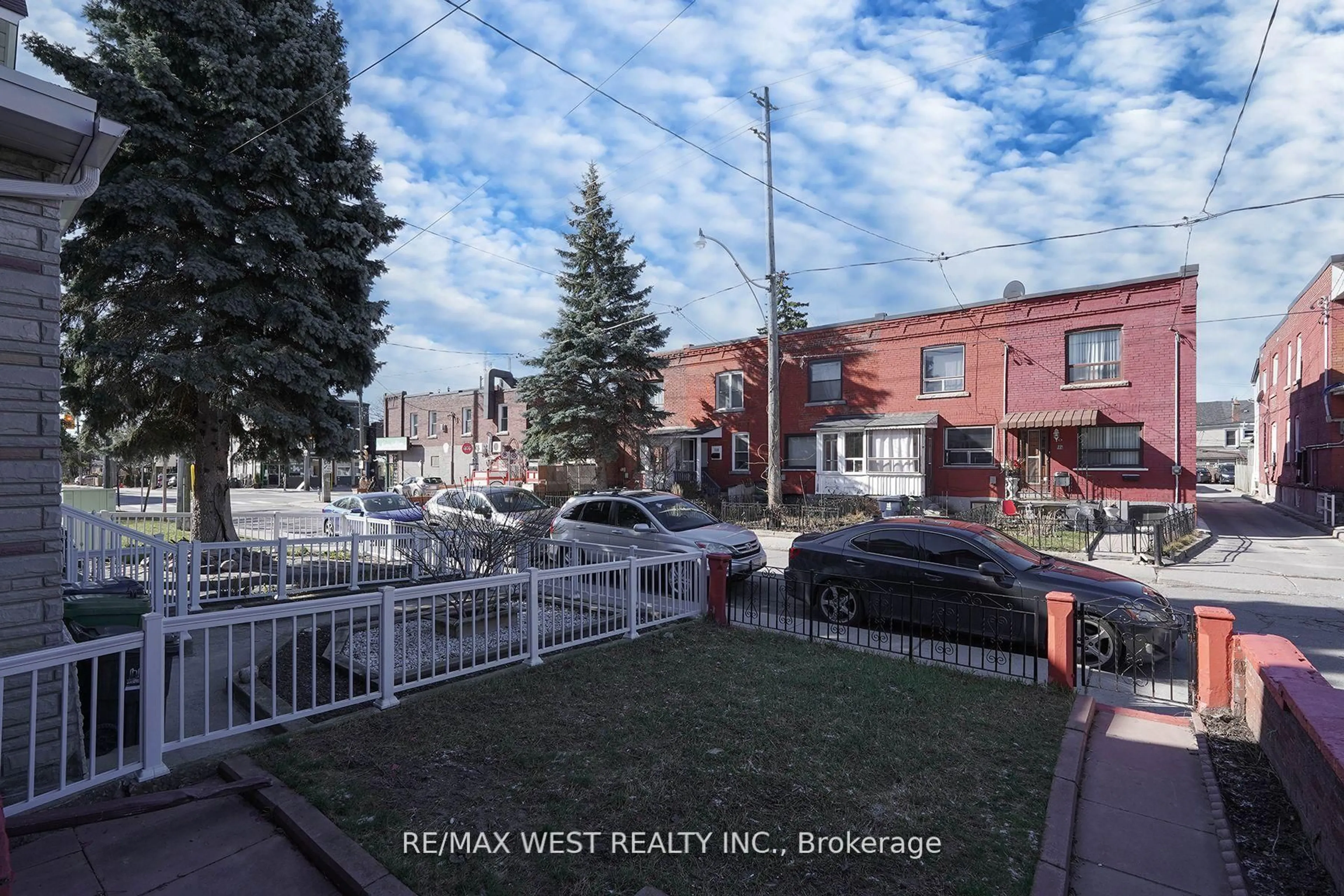 A pic from outside/outdoor area/front of a property/back of a property/a pic from drone, street for 115 Edwin Ave, Toronto Ontario M6P 3Z8