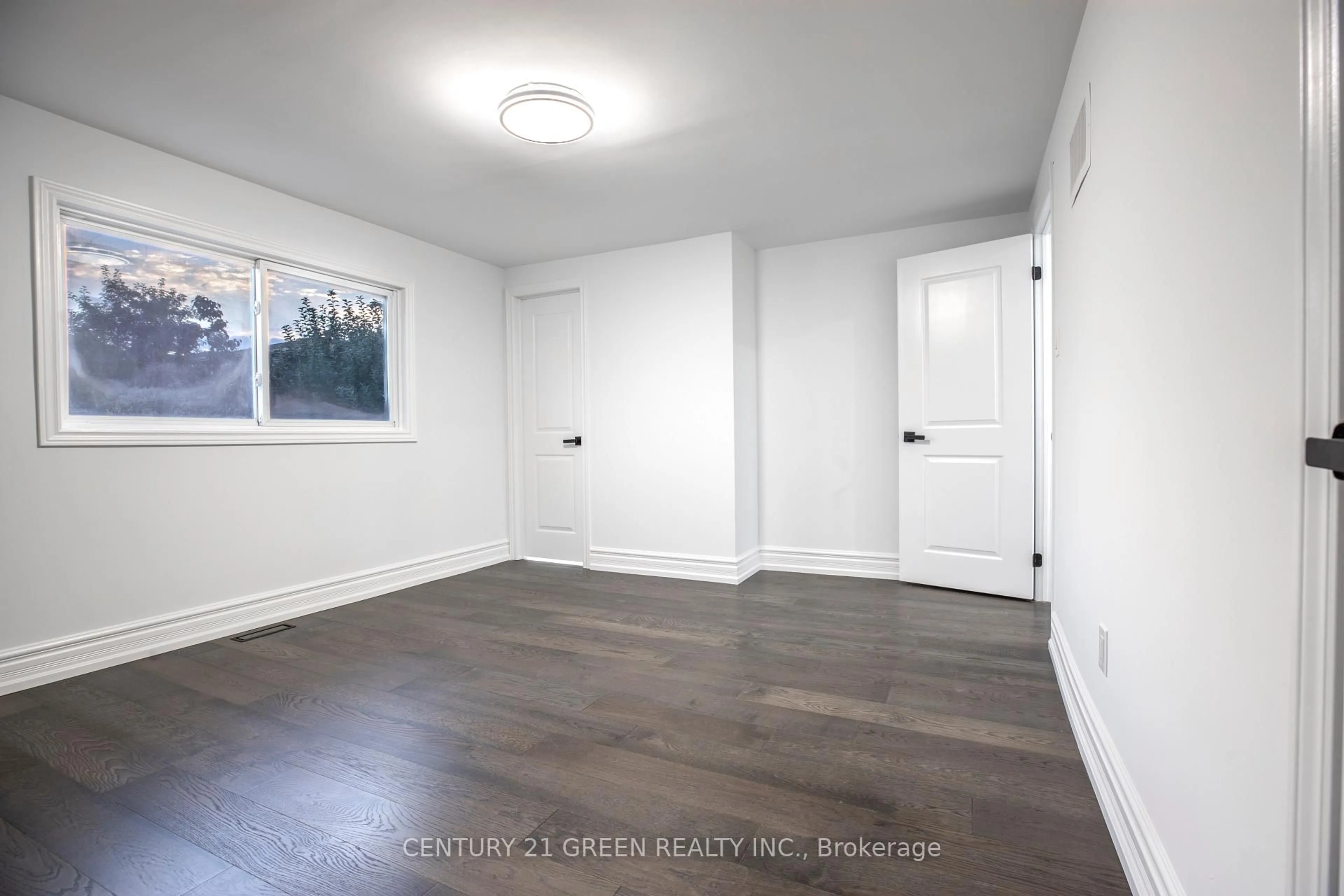 Indoor entryway for 3012 Olympus Mews, Mississauga Ontario L5N 4V4