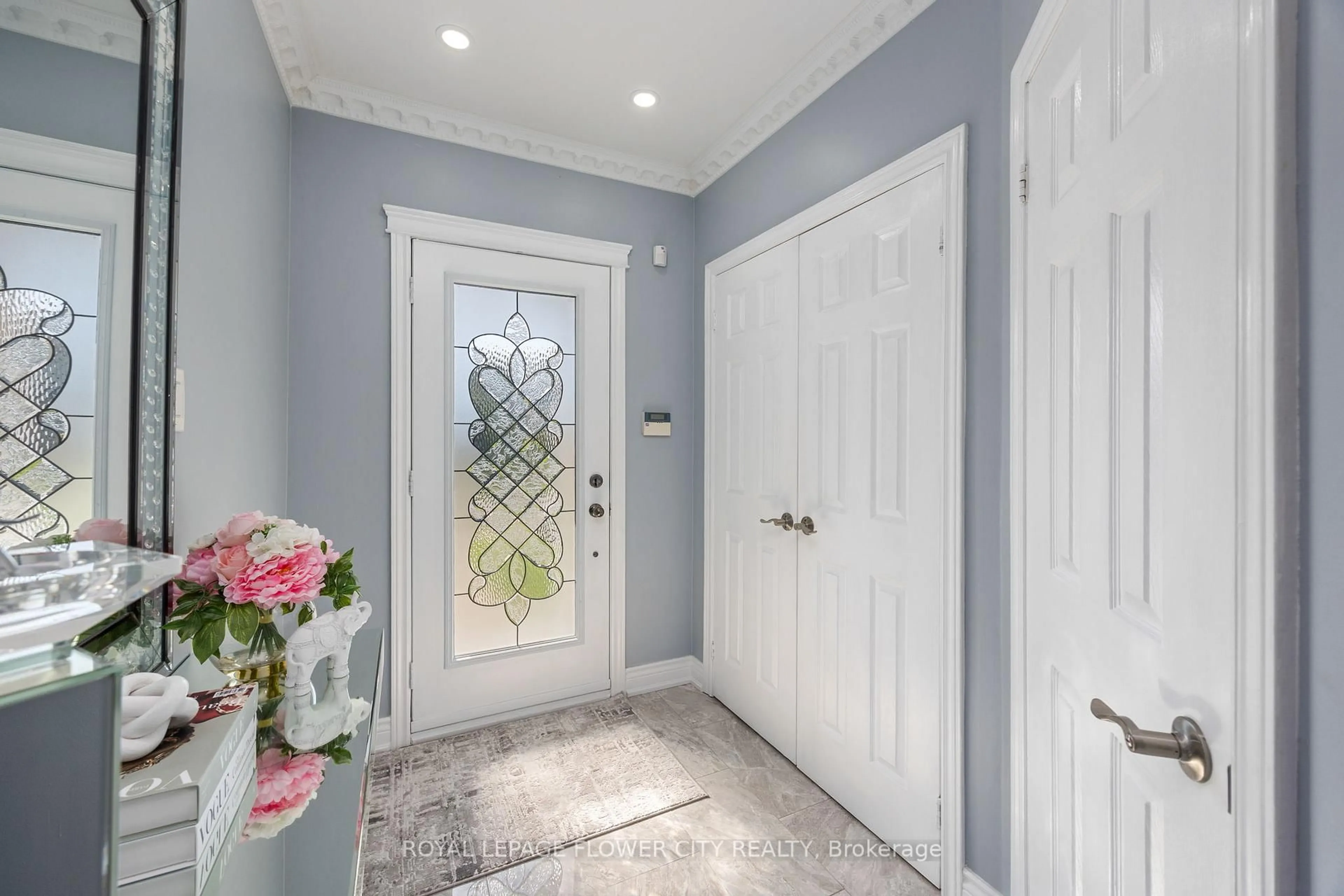 Indoor entryway for 28 Bearwood St, Brampton Ontario L7A 1Y8