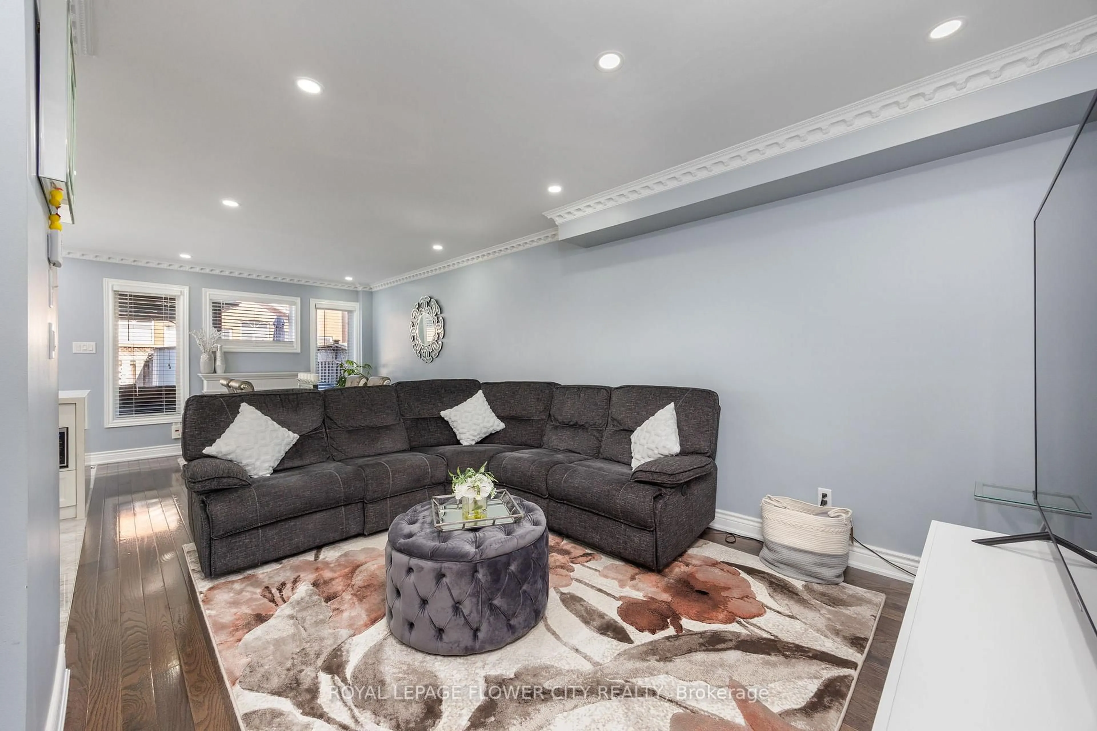 Living room with furniture, unknown for 28 Bearwood St, Brampton Ontario L7A 1Y8