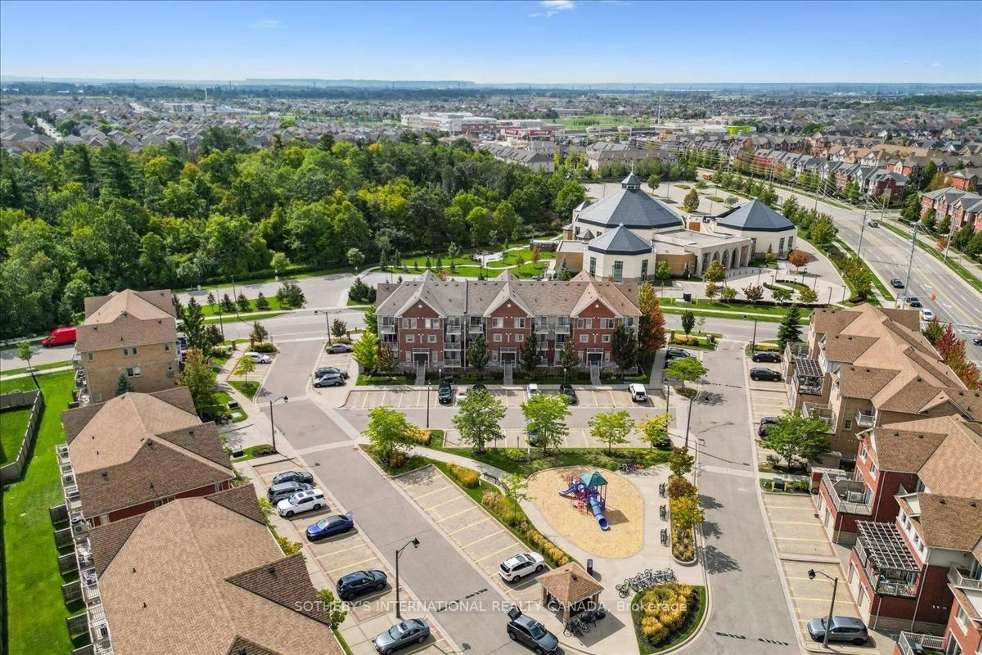 A pic from outside/outdoor area/front of a property/back of a property/a pic from drone, unknown for 5625 Oscar Peterson Blvd #19, Mississauga Ontario L5M 0T2