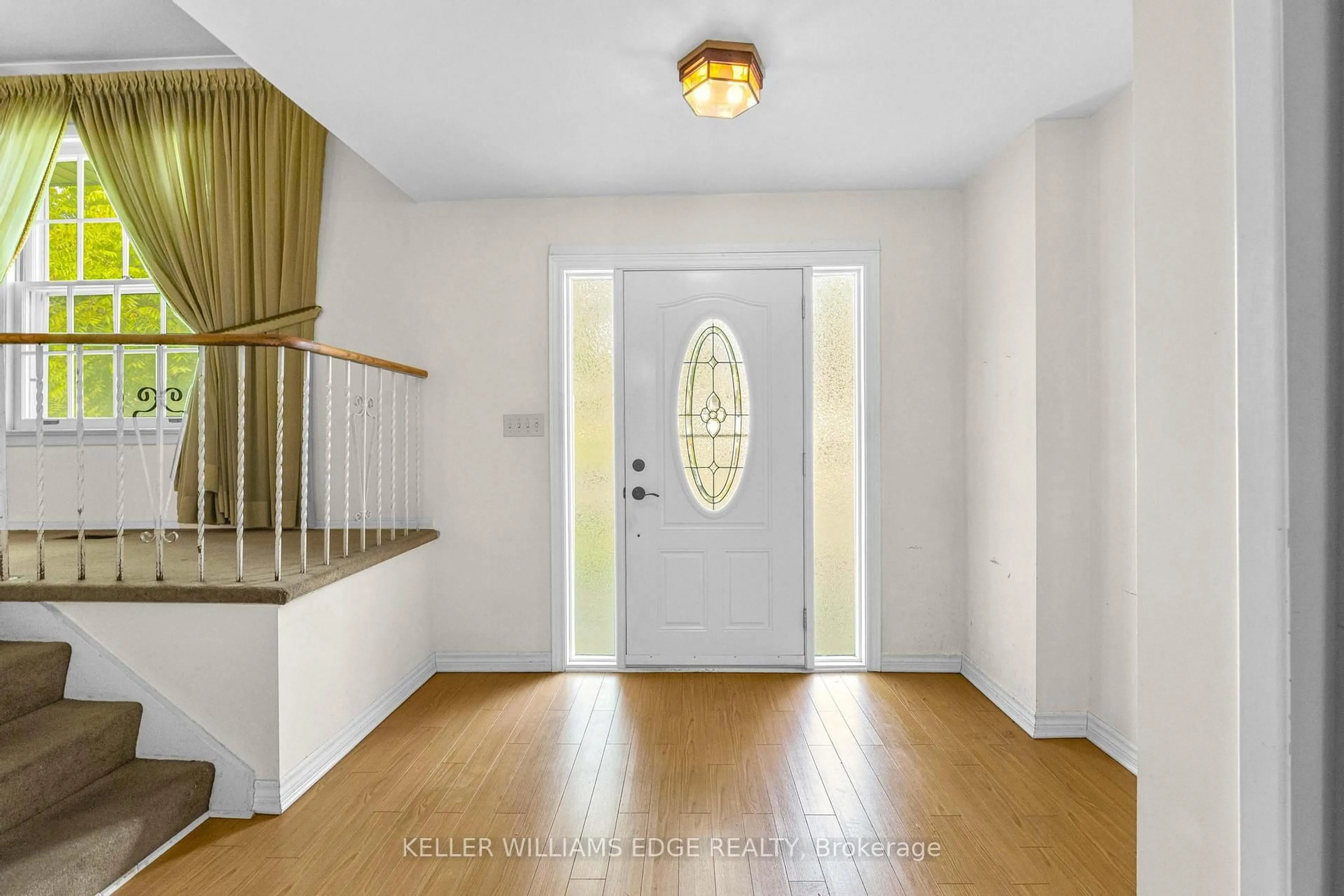Indoor entryway for 1 Alderway Ave, Brampton Ontario L6Y 2B5