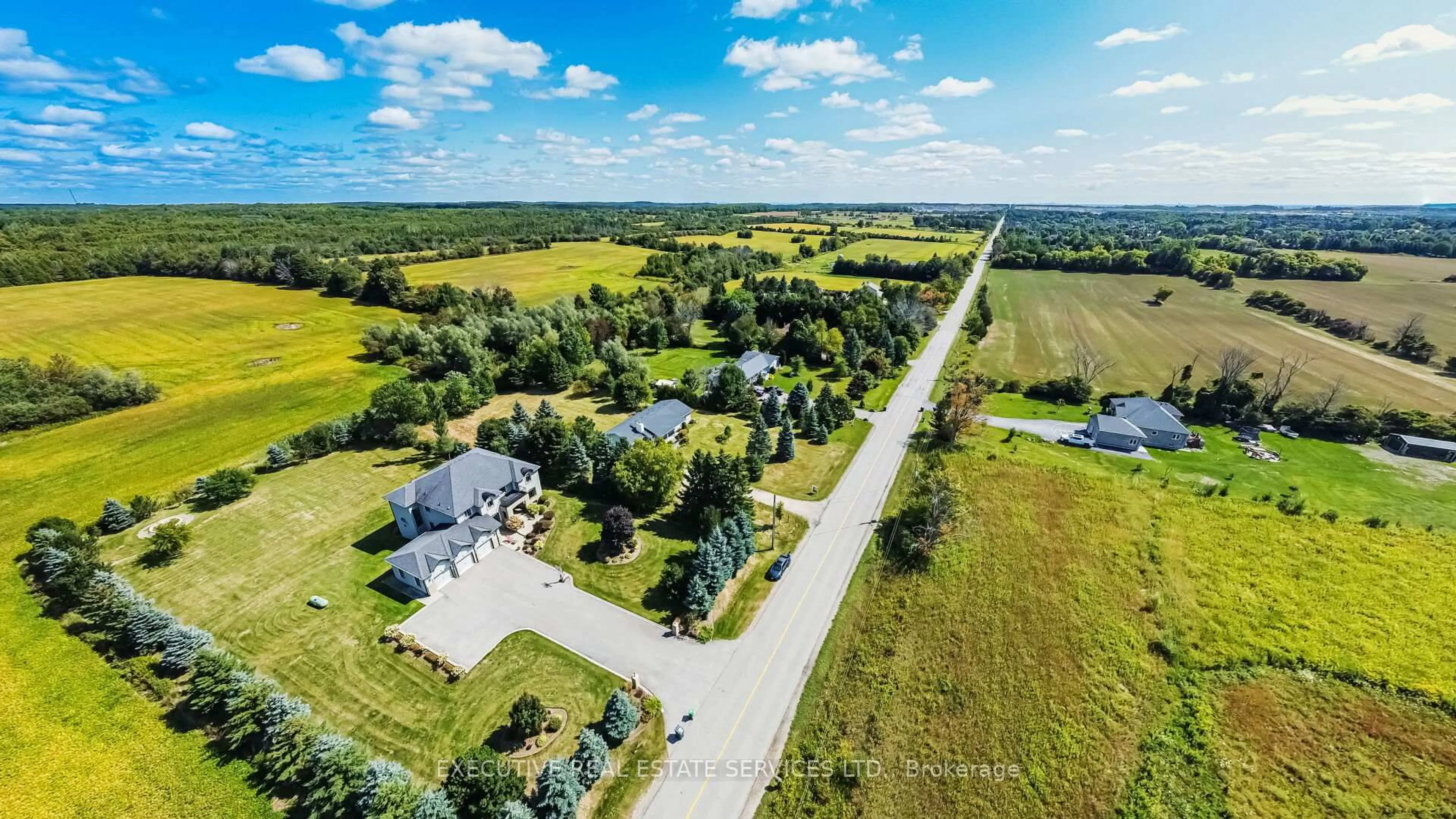 A pic from outside/outdoor area/front of a property/back of a property/a pic from drone, street for 18819 Kennedy Rd, Caledon Ontario L7K 1Y8