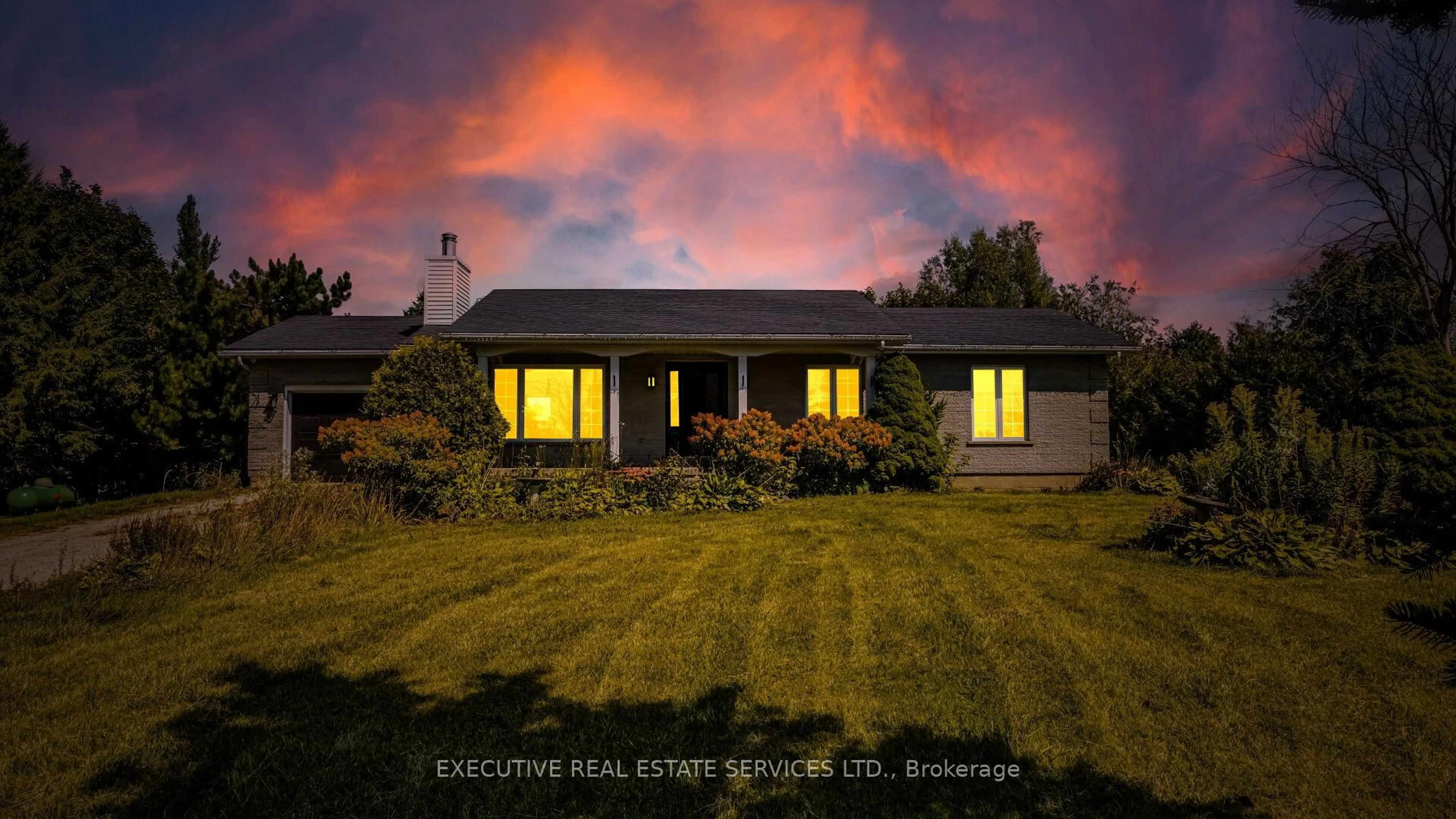 A pic from outside/outdoor area/front of a property/back of a property/a pic from drone, building for 18819 Kennedy Rd, Caledon Ontario L7K 1Y8