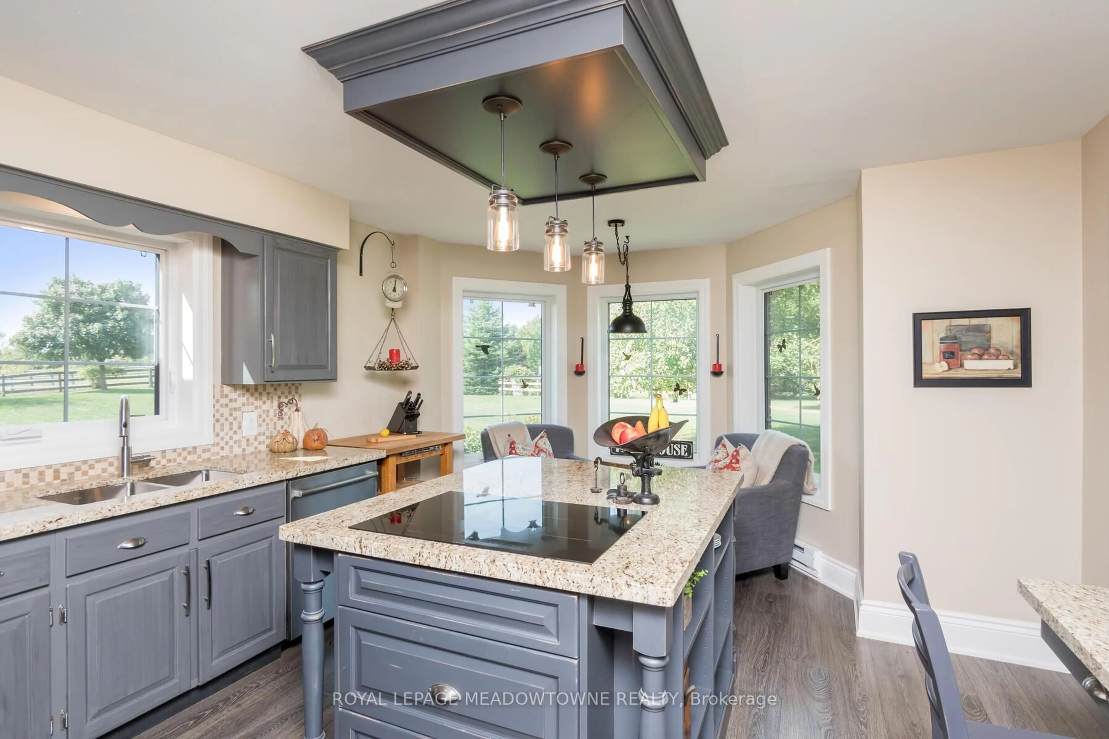 Open concept kitchen, unknown for 14214 Eighth Line, Halton Hills Ontario L7G 4S4
