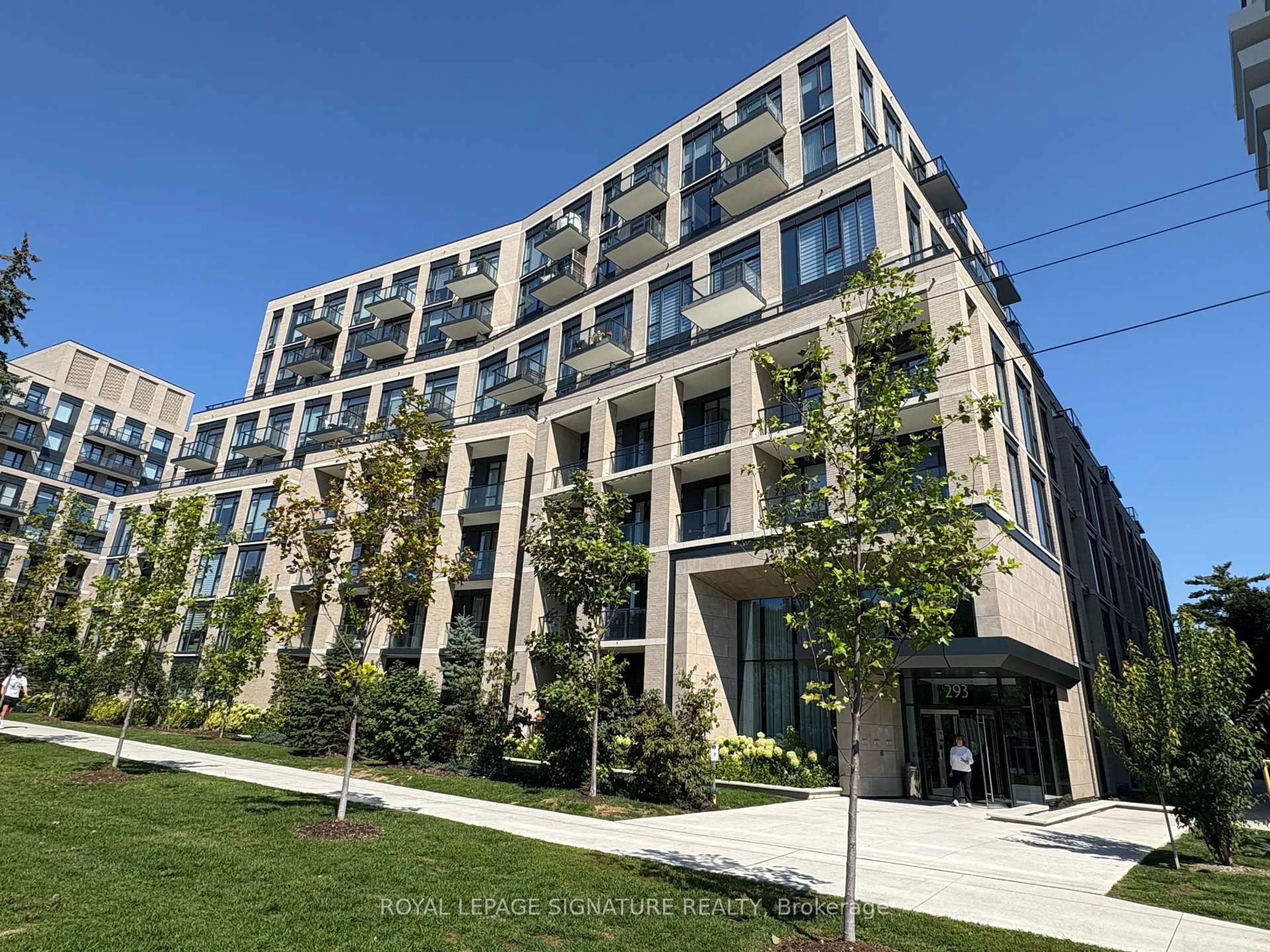 A pic from outside/outdoor area/front of a property/back of a property/a pic from drone, building for 293 The Kingsway #109, Toronto Ontario M9A 0E8