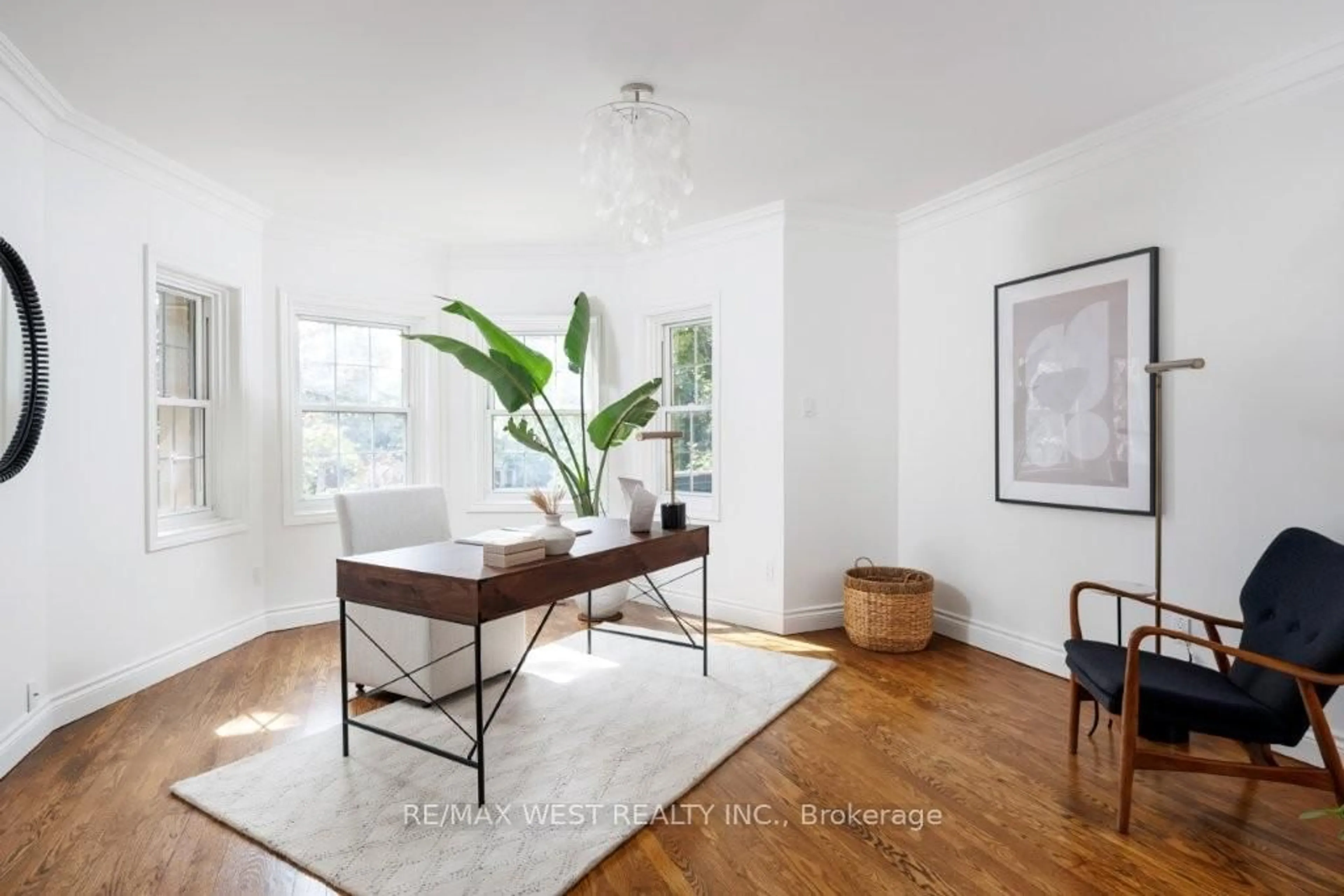 Indoor entryway for 207 Ellis Ave, Toronto Ontario M6S 2X4