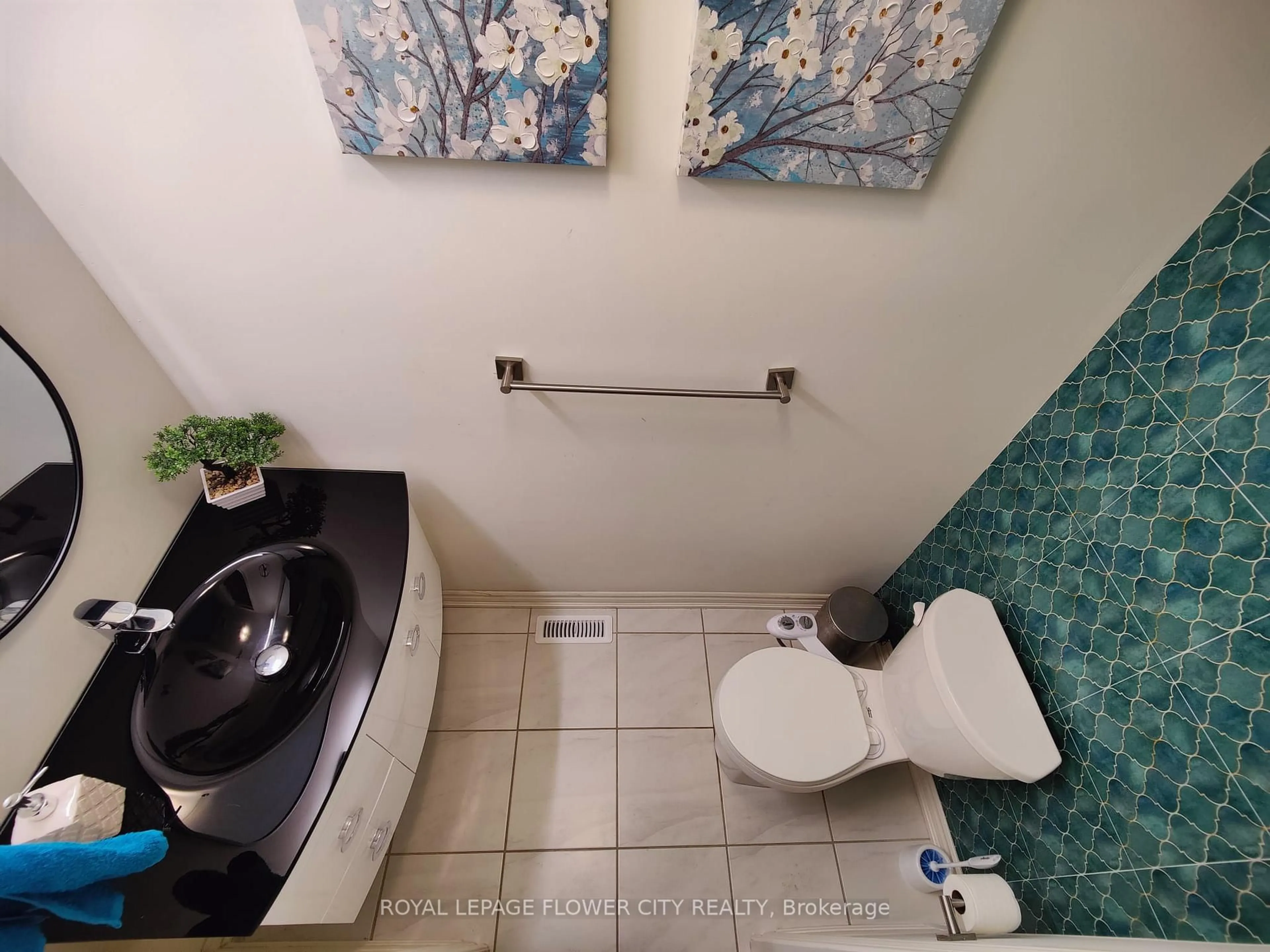 Standard bathroom, ceramic/tile floor for 360 Valleyway Dr, Brampton Ontario L6S 5S7