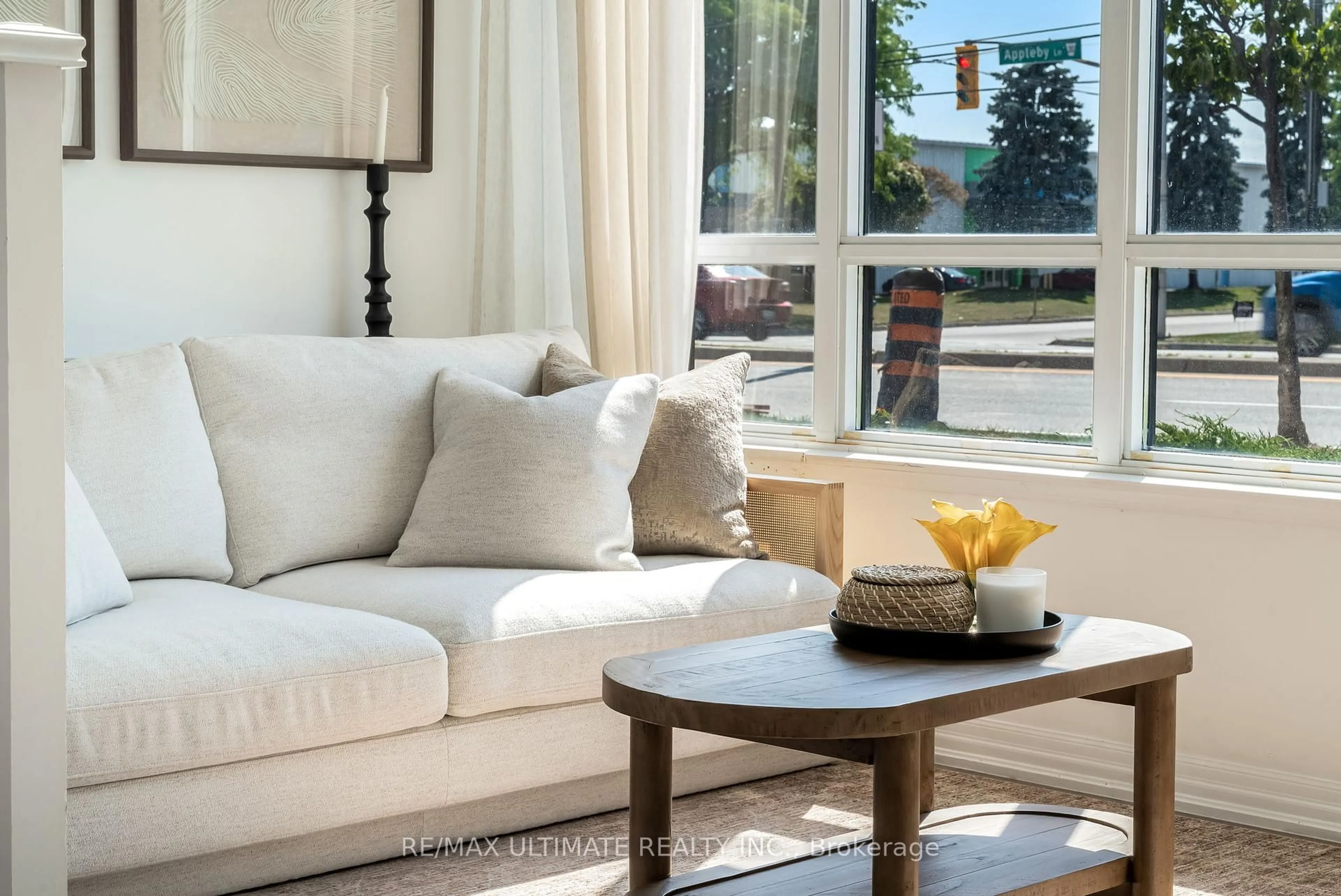 Living room with furniture, unknown for 5001 Corporate Dr #104, Burlington Ontario L7L 0H5