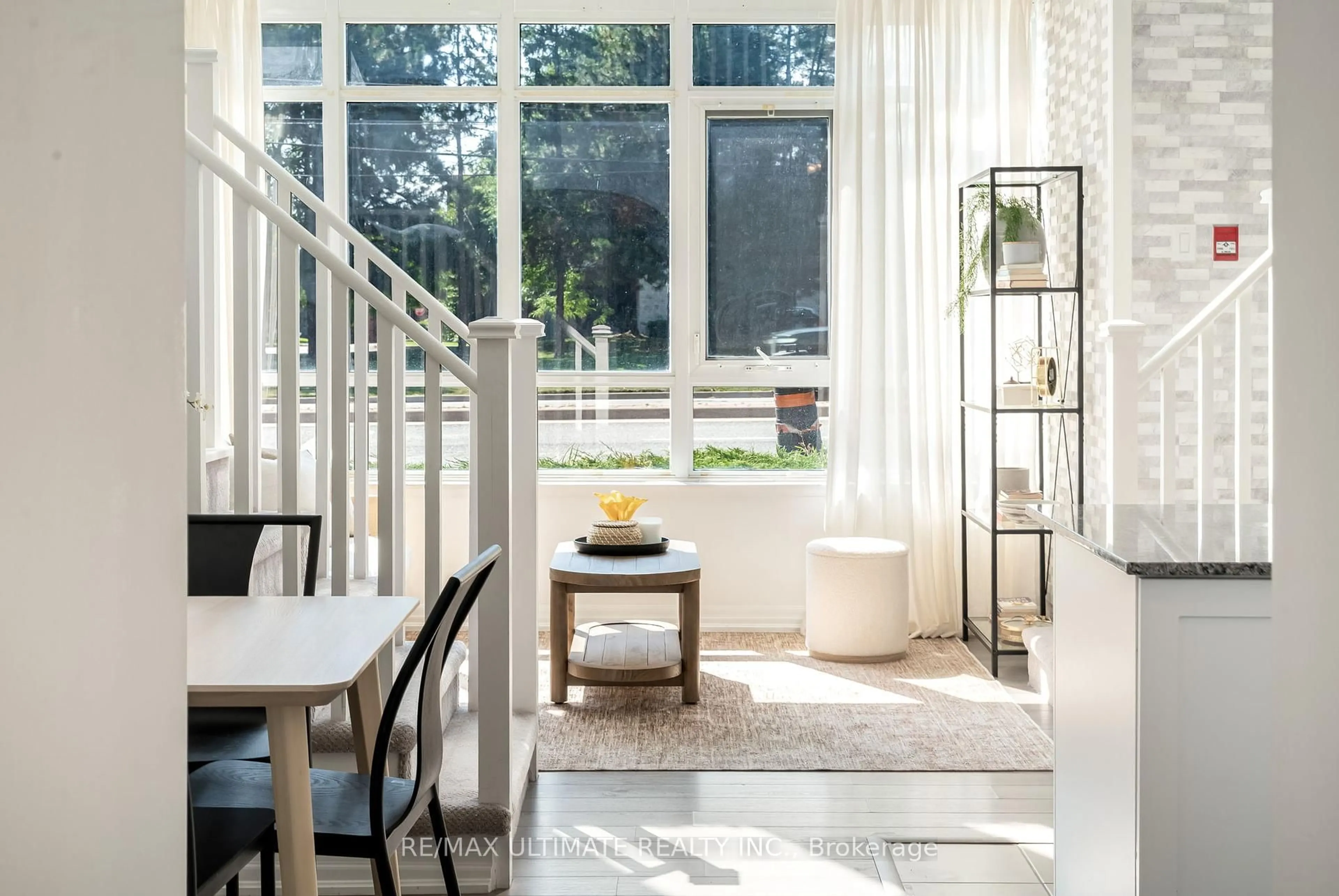 Indoor entryway for 5001 Corporate Dr #104, Burlington Ontario L7L 0H5
