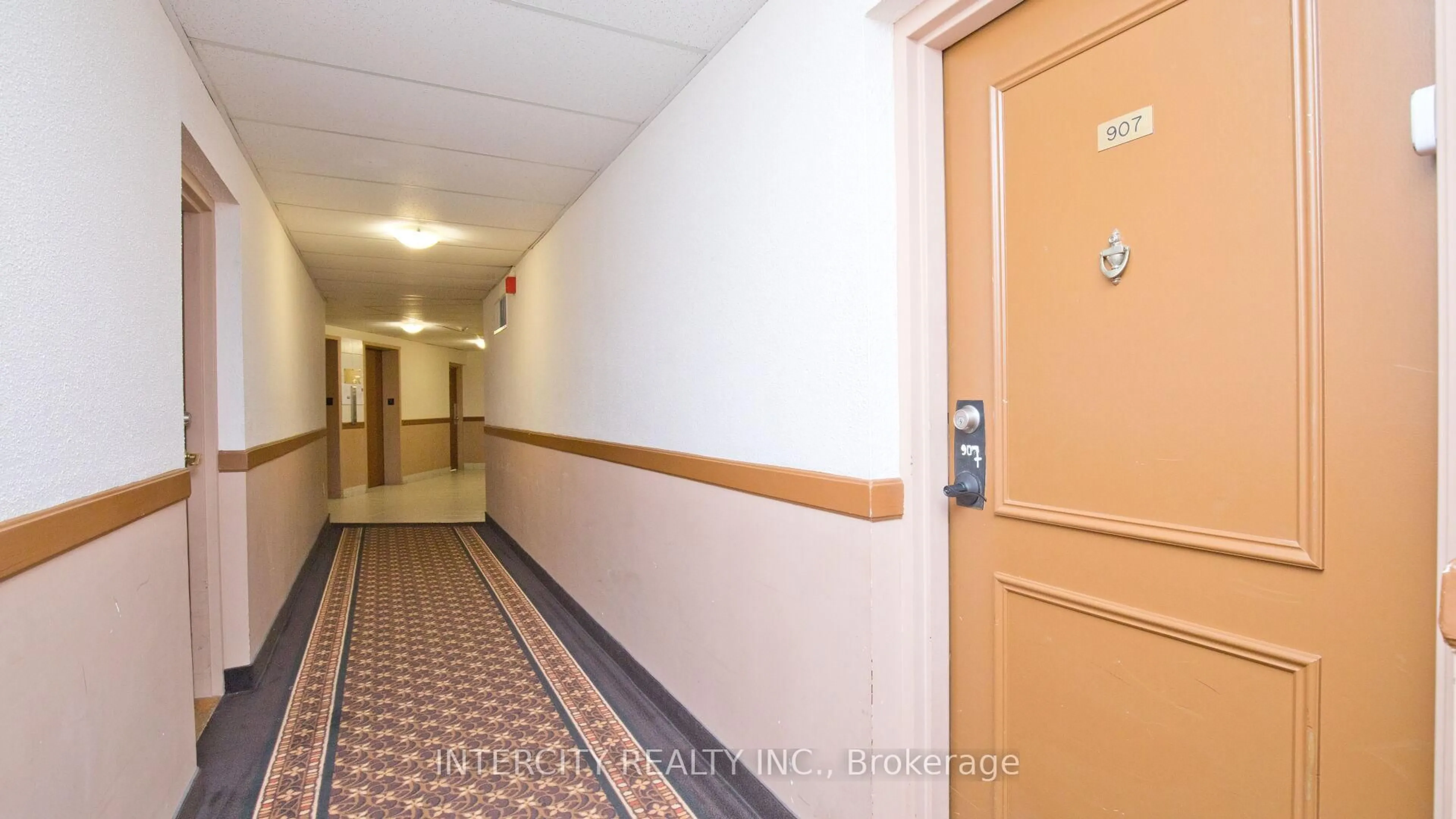 Indoor foyer for 3555 Derry Rd #907, Mississauga Ontario L4T 1B2