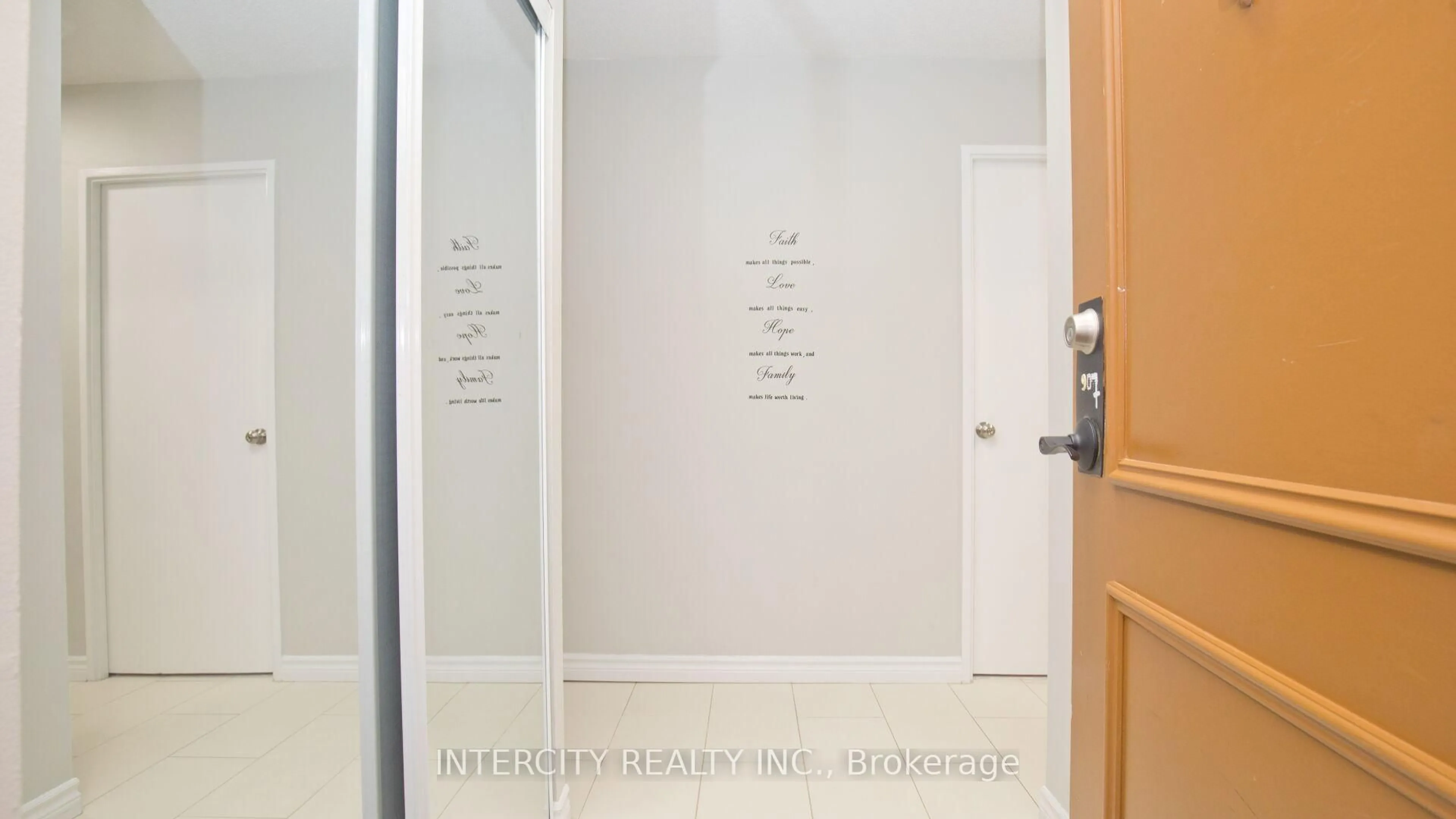Indoor entryway for 3555 Derry Rd #907, Mississauga Ontario L4T 1B2