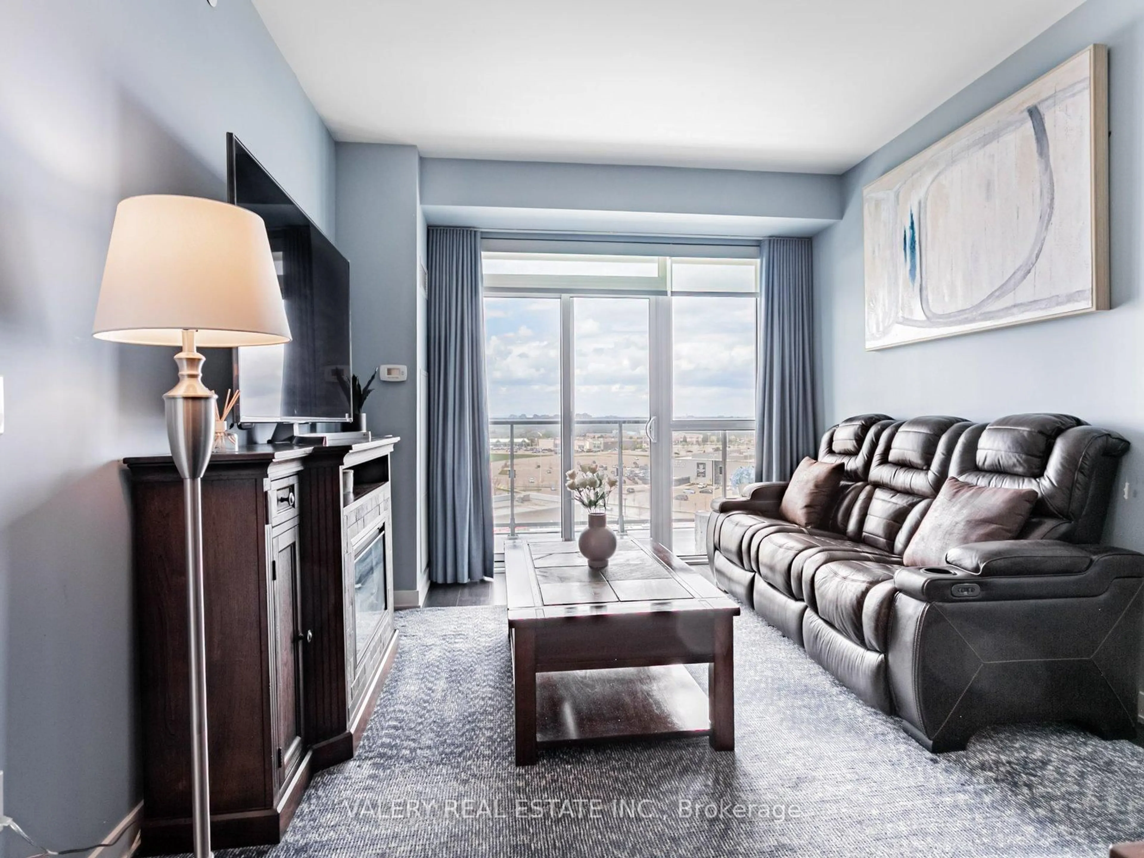 Living room with furniture, unknown for 4655 Glen Erin Dr #1002, Mississauga Ontario L5M 0Z1