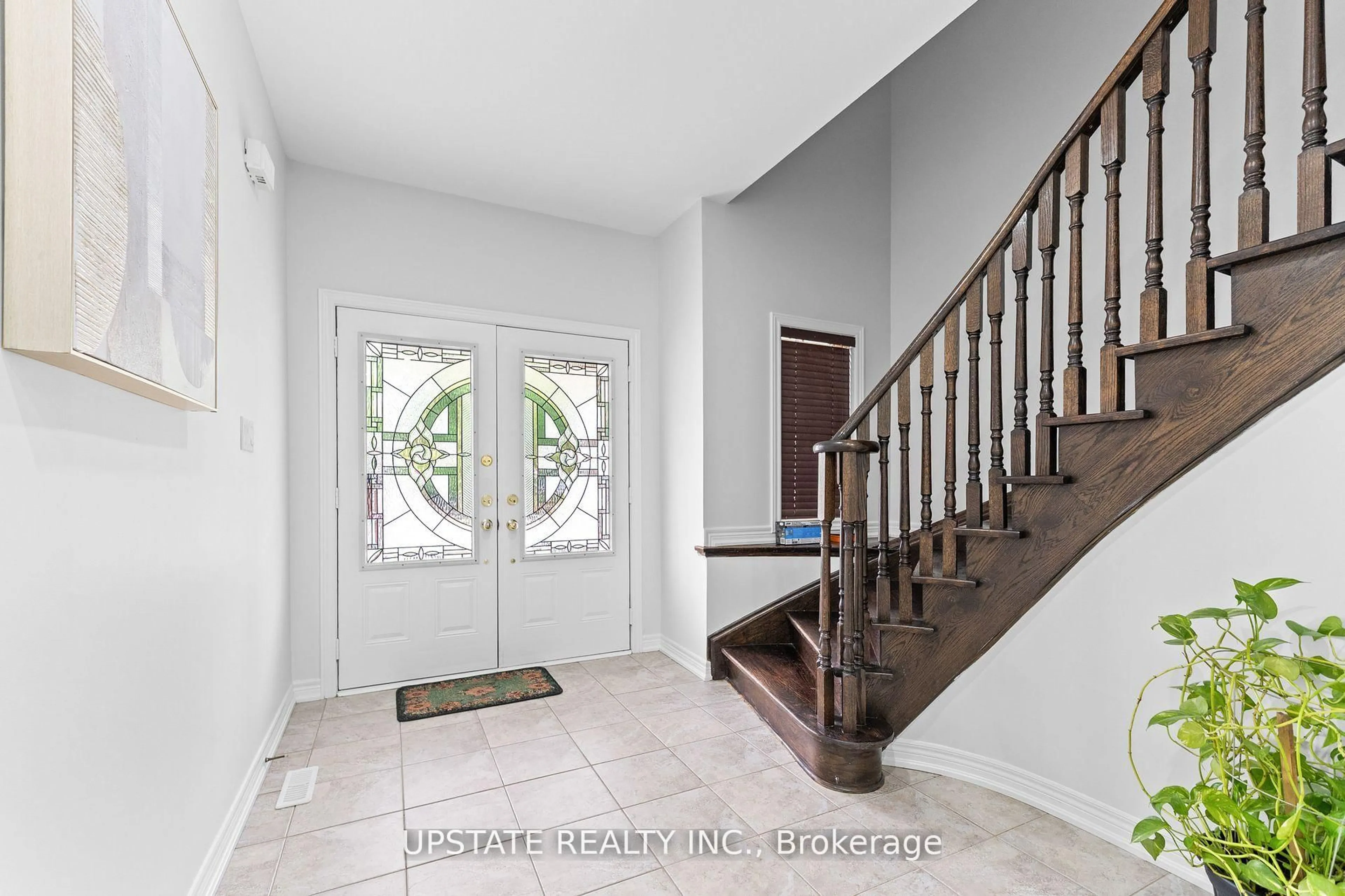 Indoor entryway for 38 Stephanie Ave, Brampton Ontario L6Y 0R8