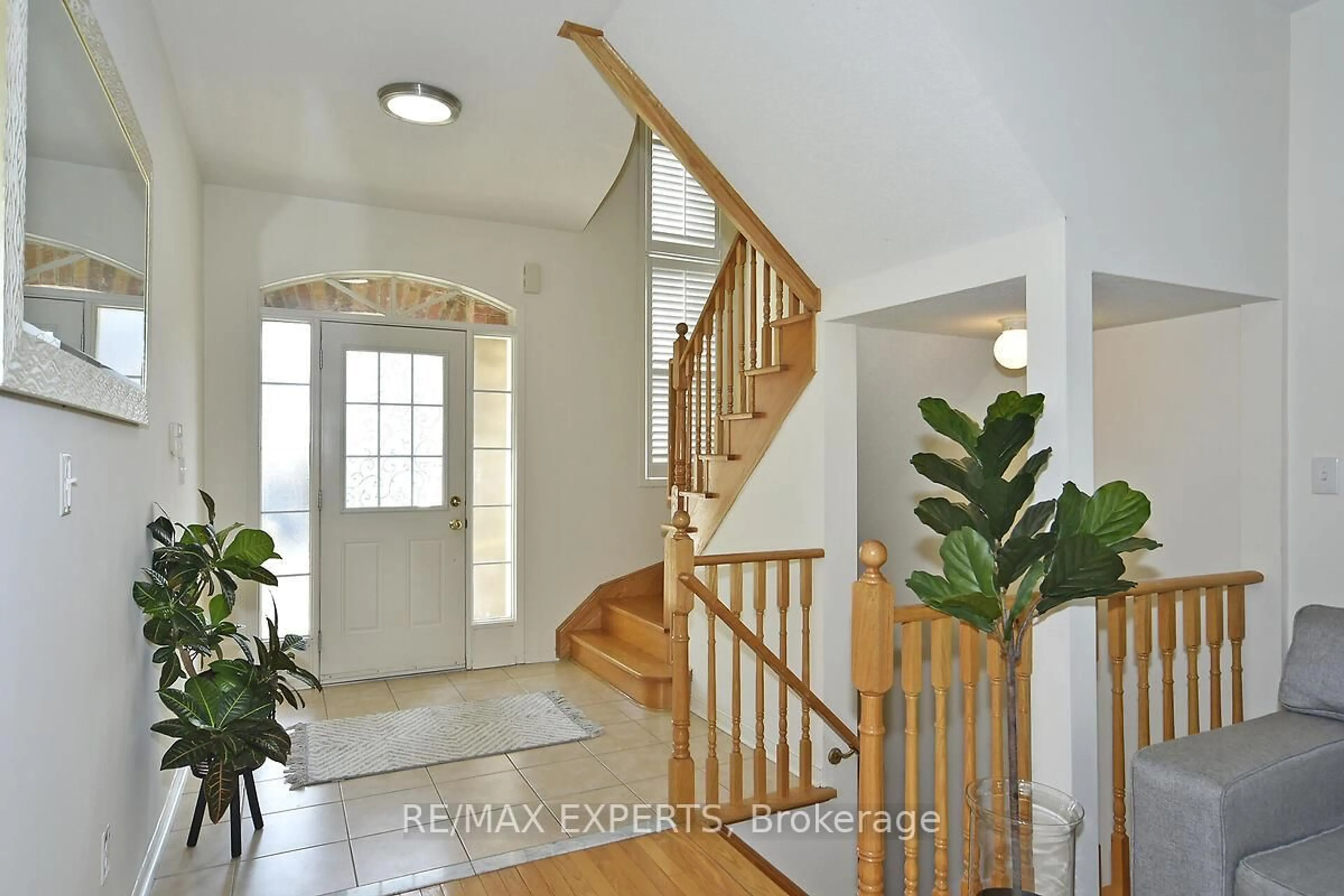 Indoor entryway for 50 Fred Young Dr, Toronto Ontario M3L 0A2