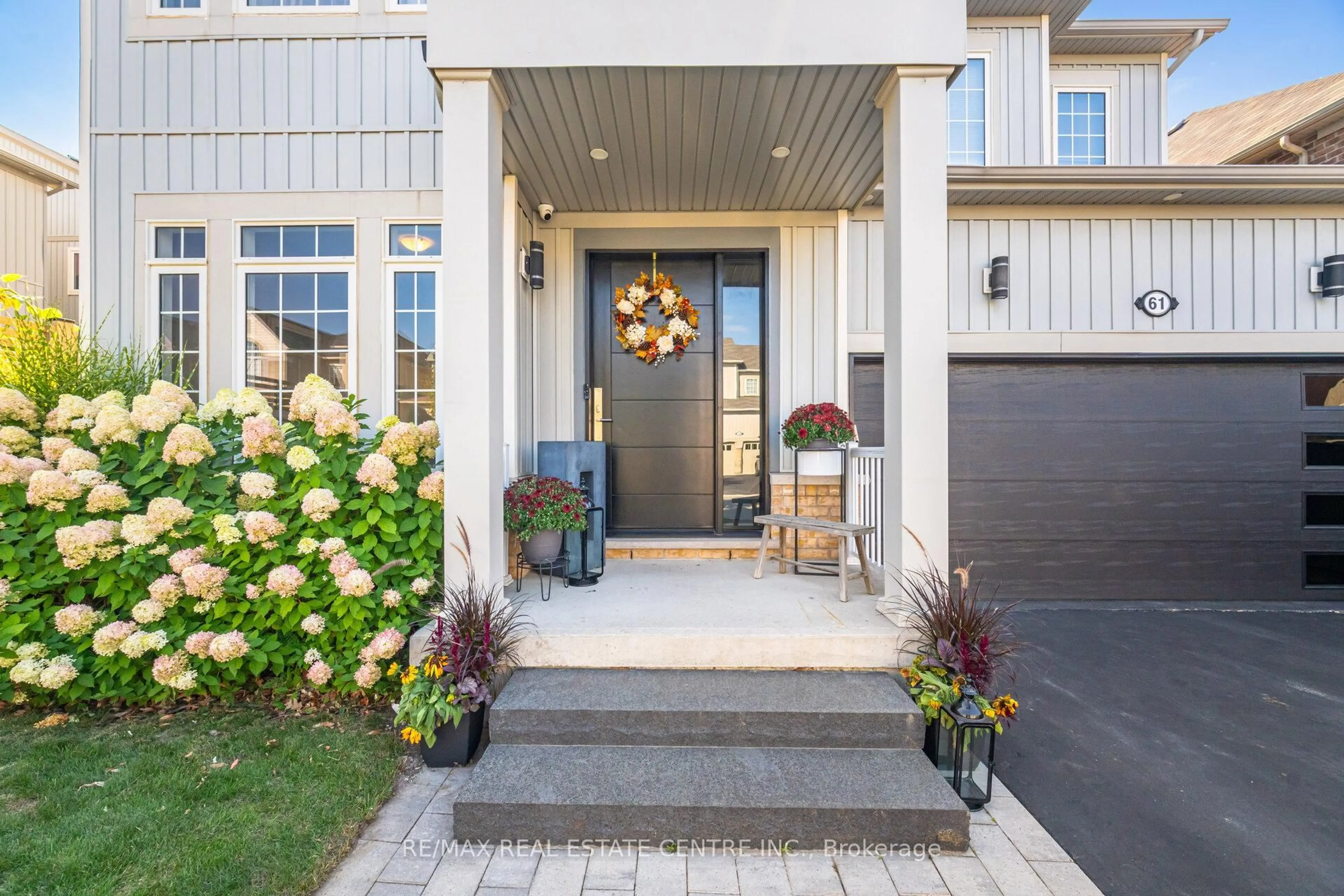 Indoor entryway for 61 Drew Brown Blvd, Orangeville Ontario L9W 6Z4