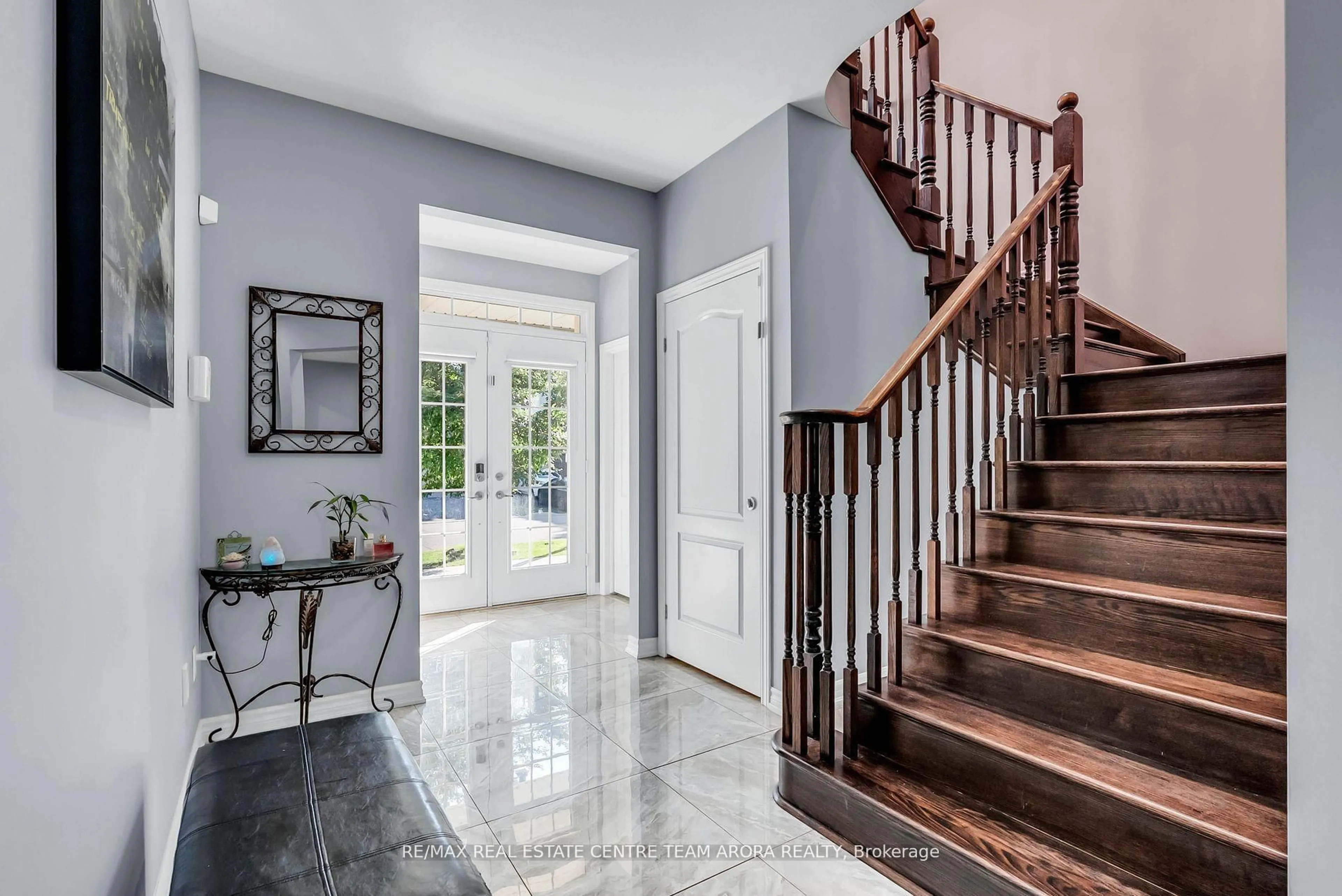 Indoor entryway for 25 Hammerhead Rd, Brampton Ontario L7A 4P9