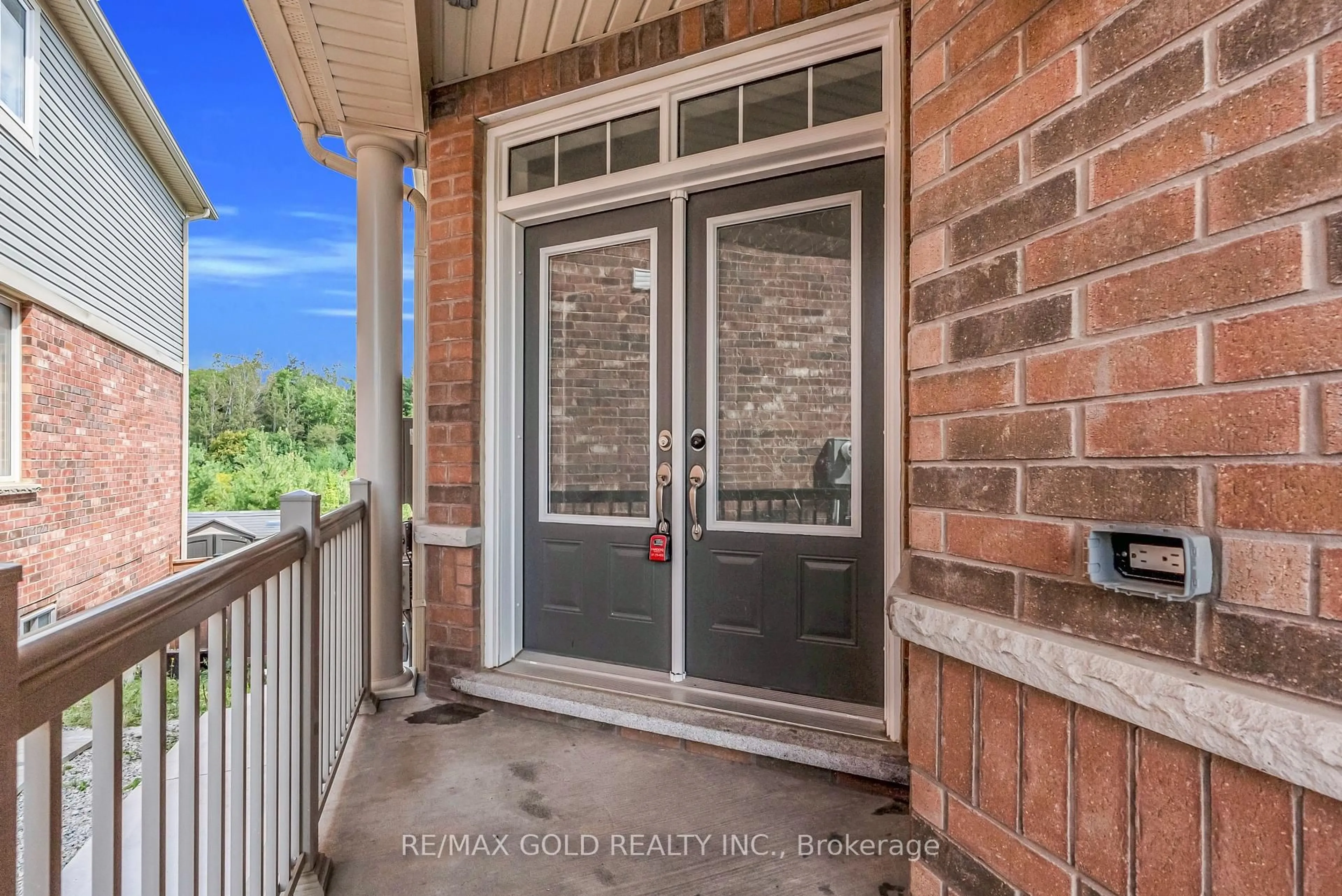 Indoor entryway for 46 Mincing Tr, Brampton Ontario L7A 4T2