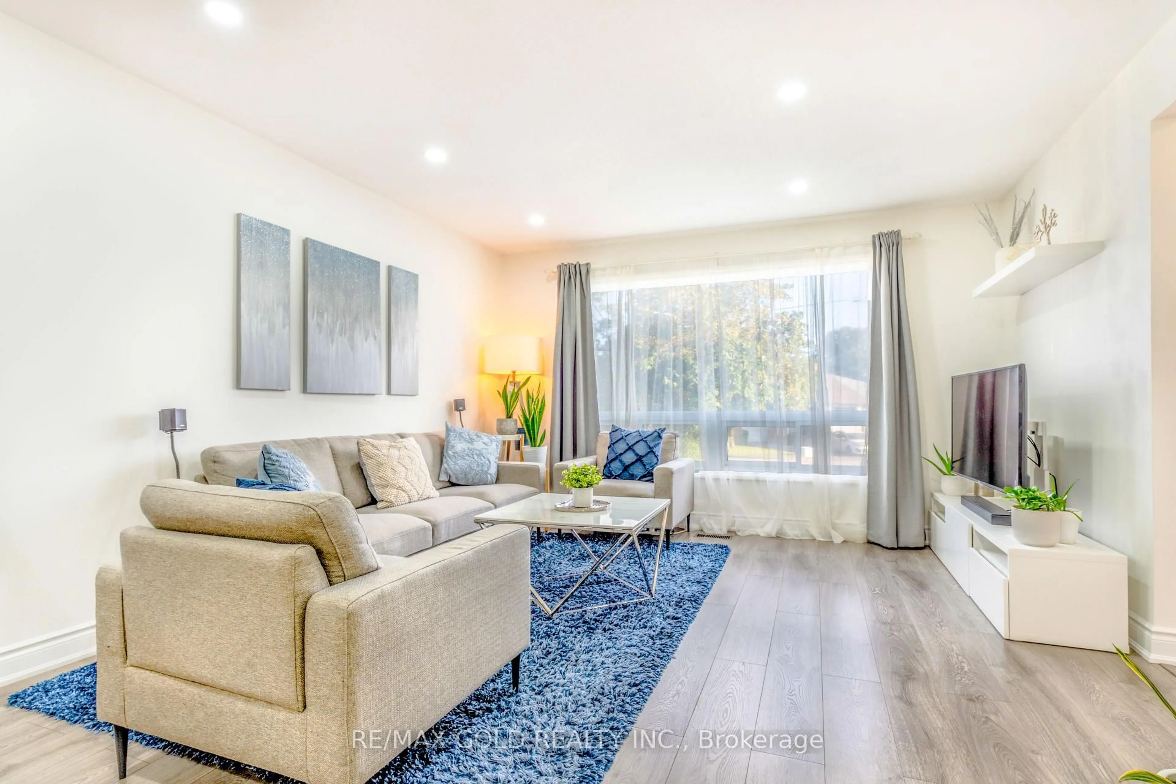Living room with furniture, unknown for 36 Garfield Cres, Brampton Ontario L6V 1V8