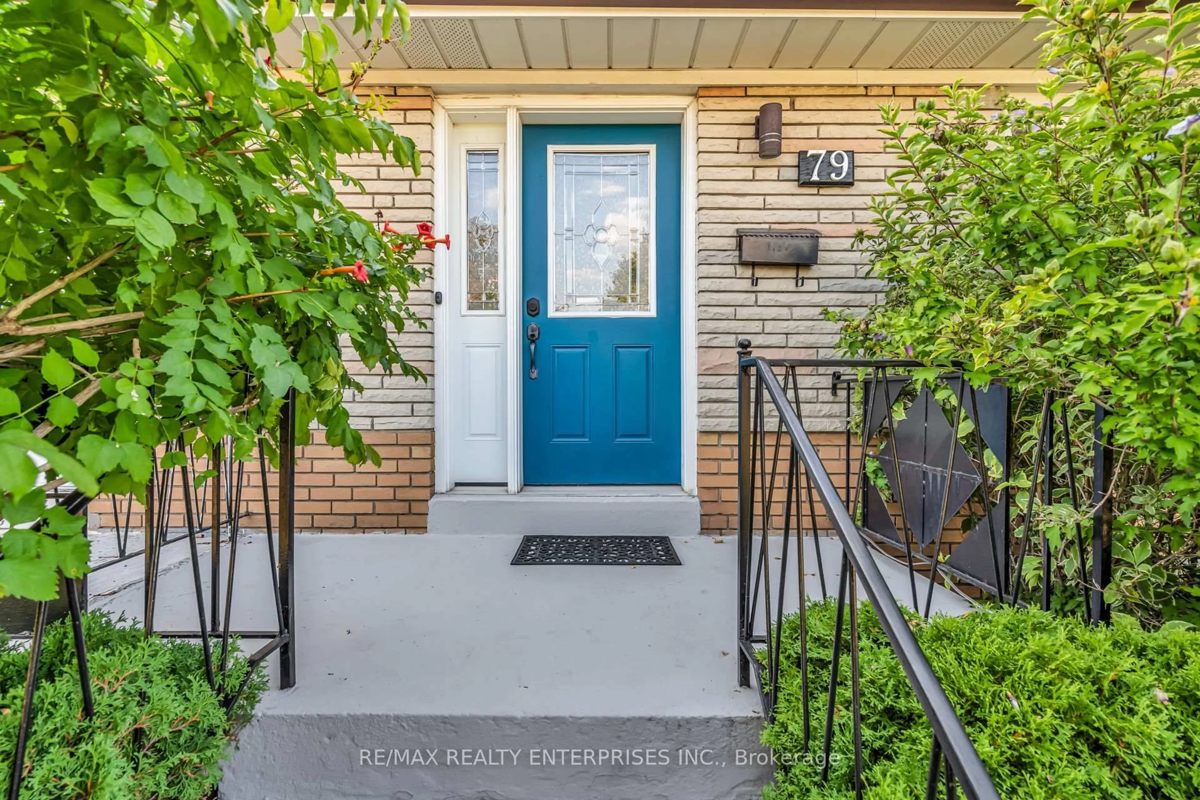Indoor entryway for 79 Watney Cres, Toronto Ontario M3L 2E1