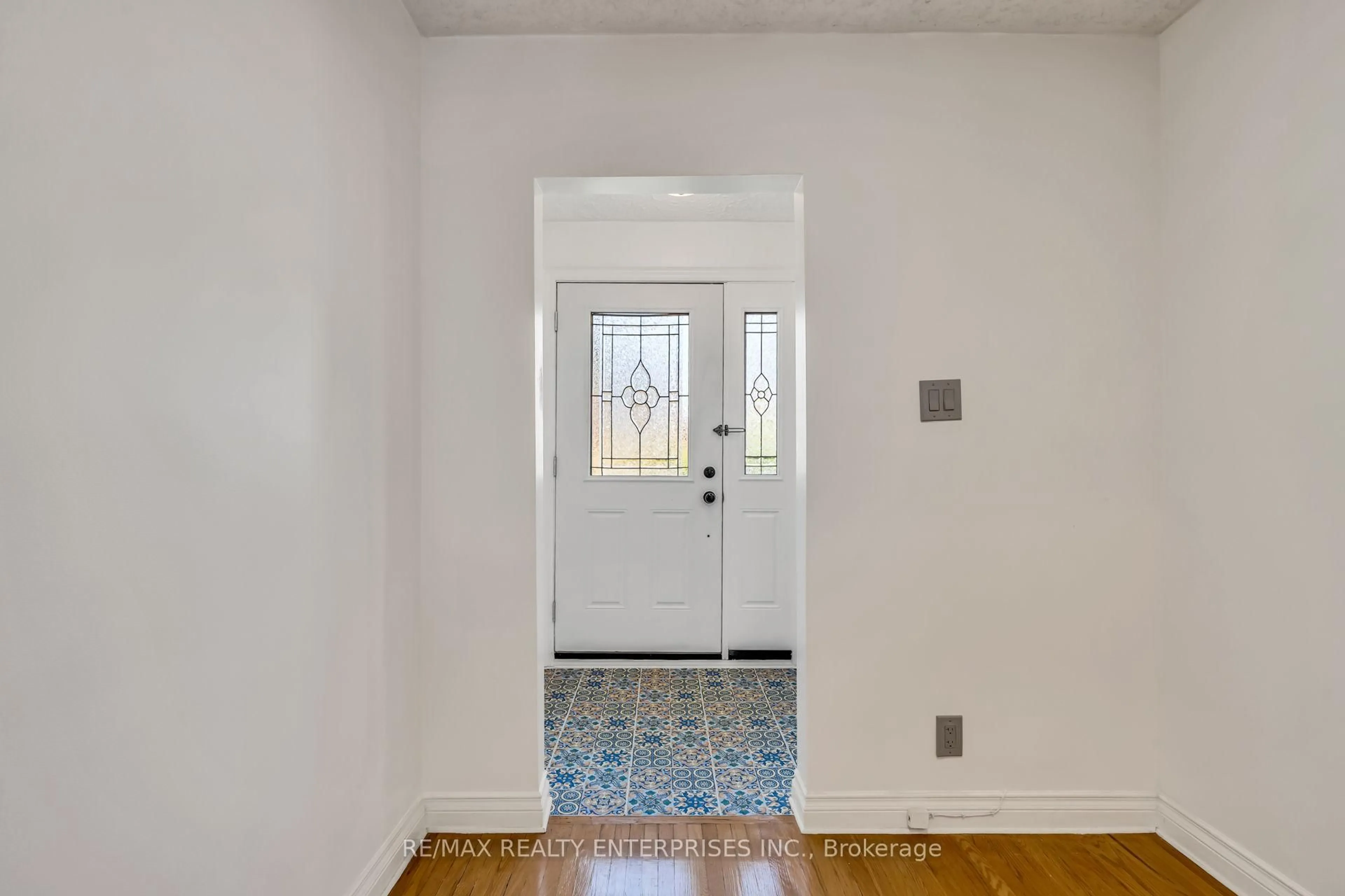 Indoor entryway for 79 Watney Cres, Toronto Ontario M3L 2E1