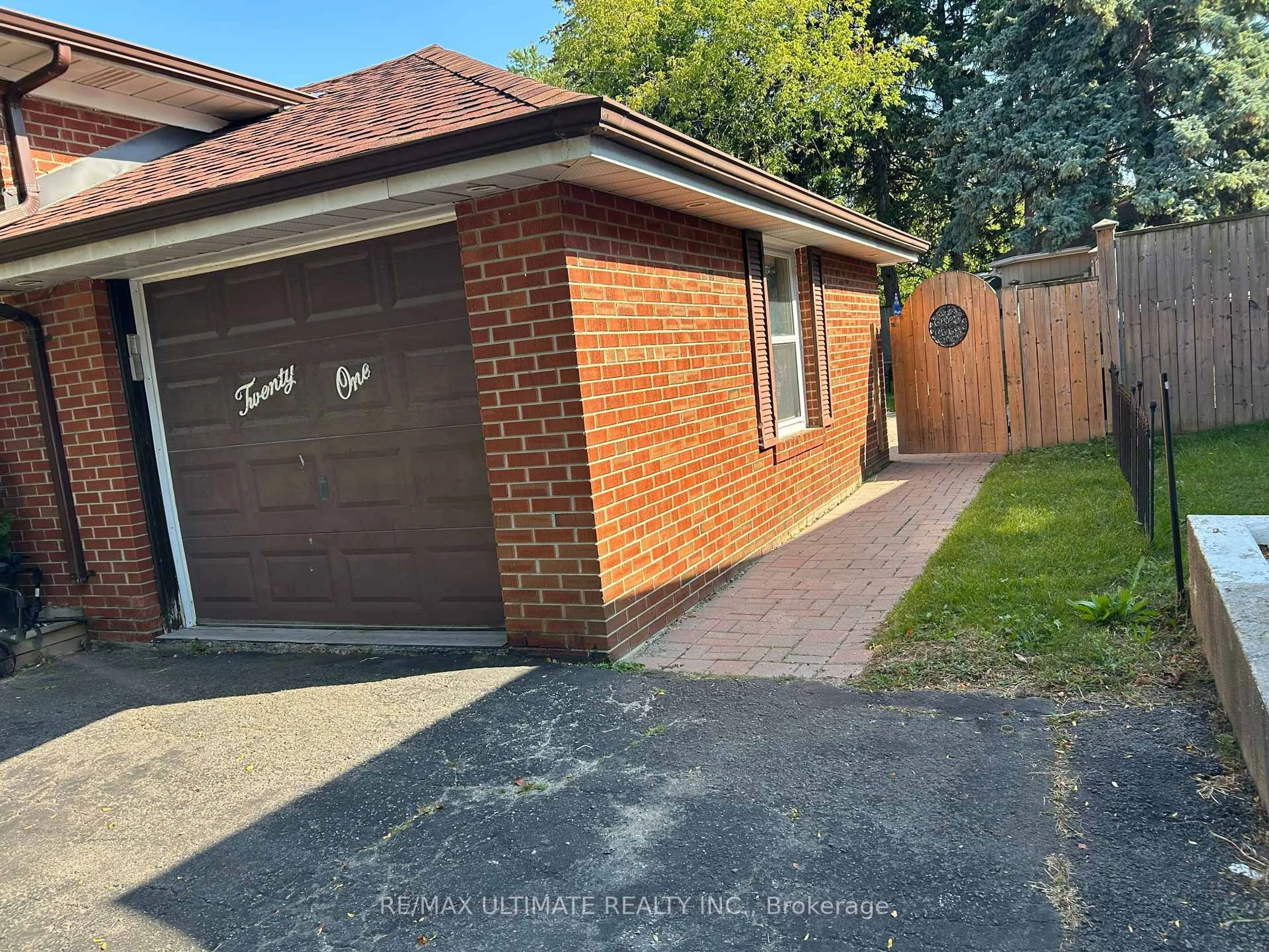 A pic from outside/outdoor area/front of a property/back of a property/a pic from drone, street for 21 Benway Dr, Toronto Ontario M9W 1Z2