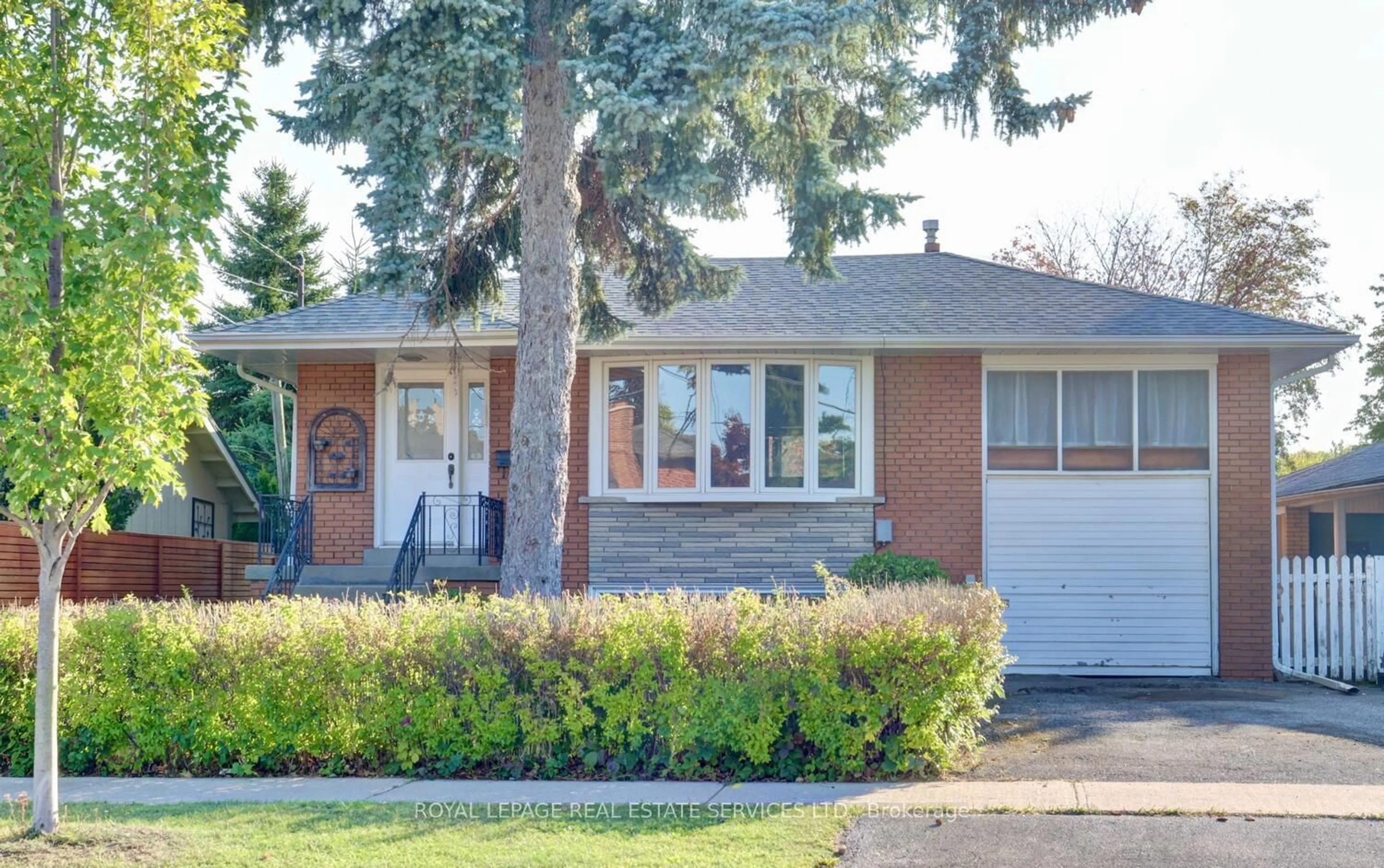 Home with brick exterior material, street for 1320 Northmount Ave, Mississauga Ontario L5E 1Y5