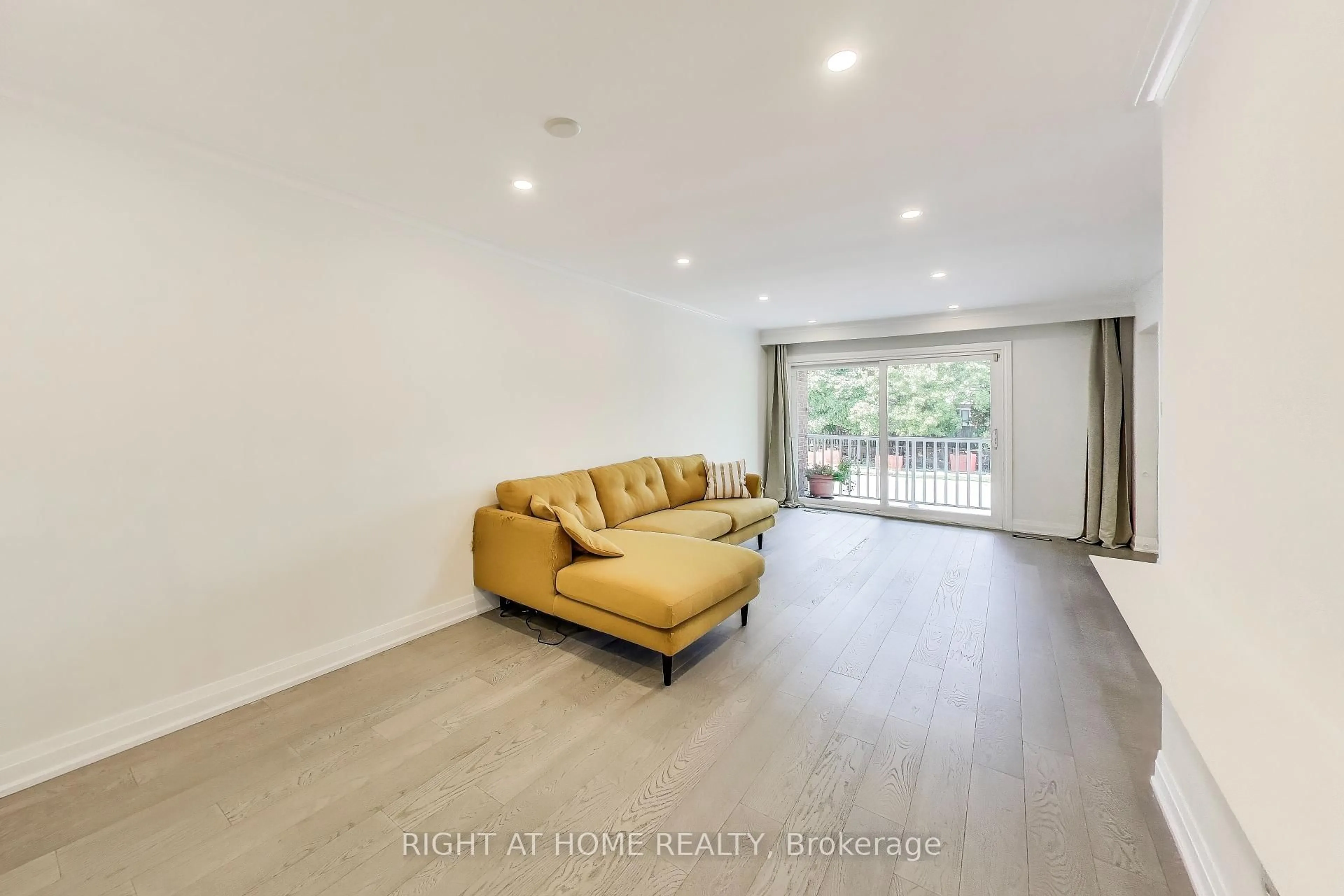 Living room with furniture, unknown for 494 Meadows Blvd, Mississauga Ontario L4Z 1G6