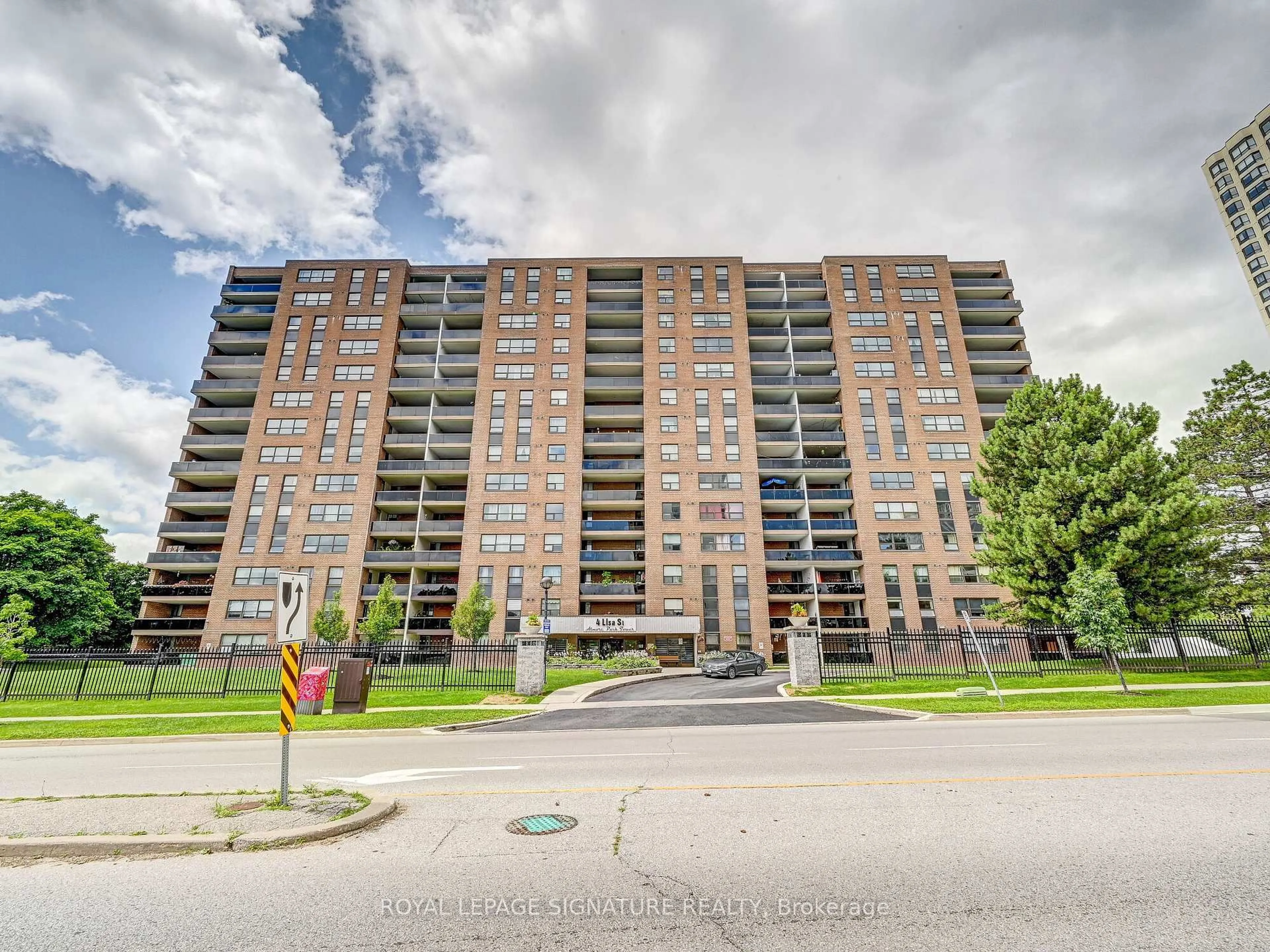 A pic from outside/outdoor area/front of a property/back of a property/a pic from drone, unknown for 4 Lisa St #1411, Brampton Ontario L6T 4B6