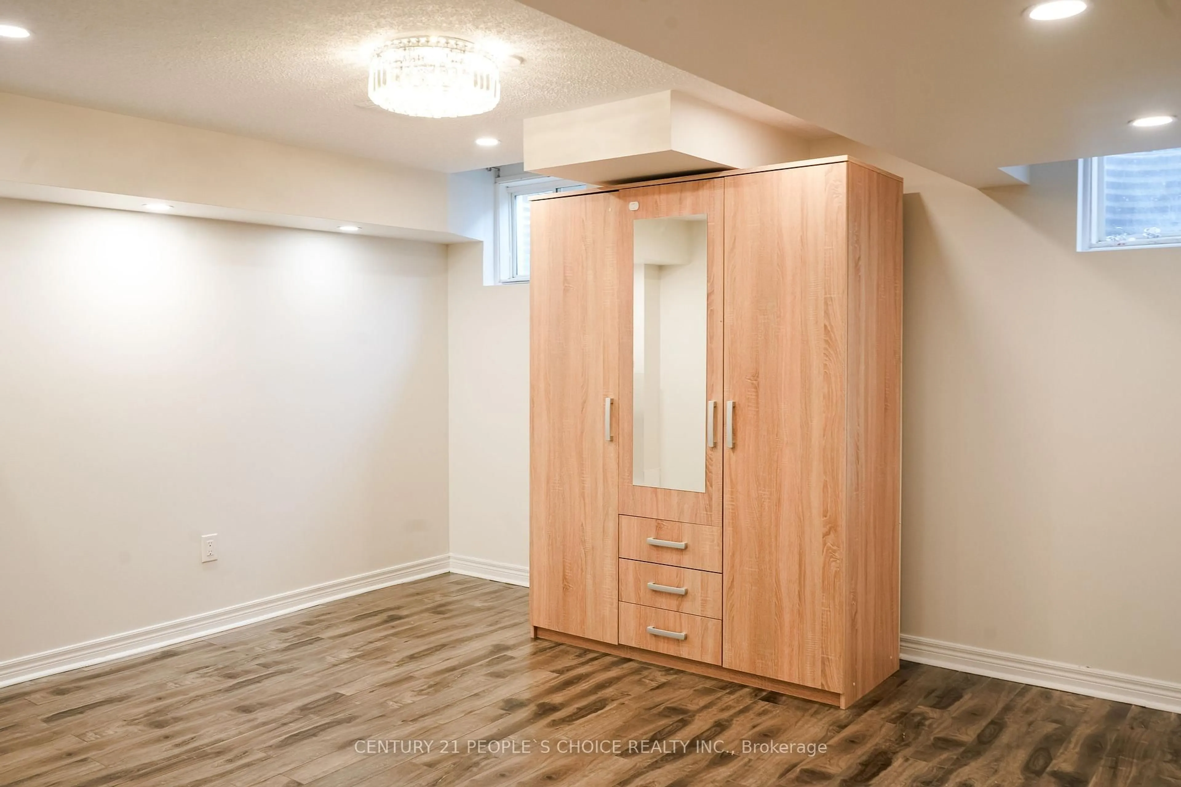 Unknown for 4 Kempsford Cres, Brampton Ontario L7A 4M6