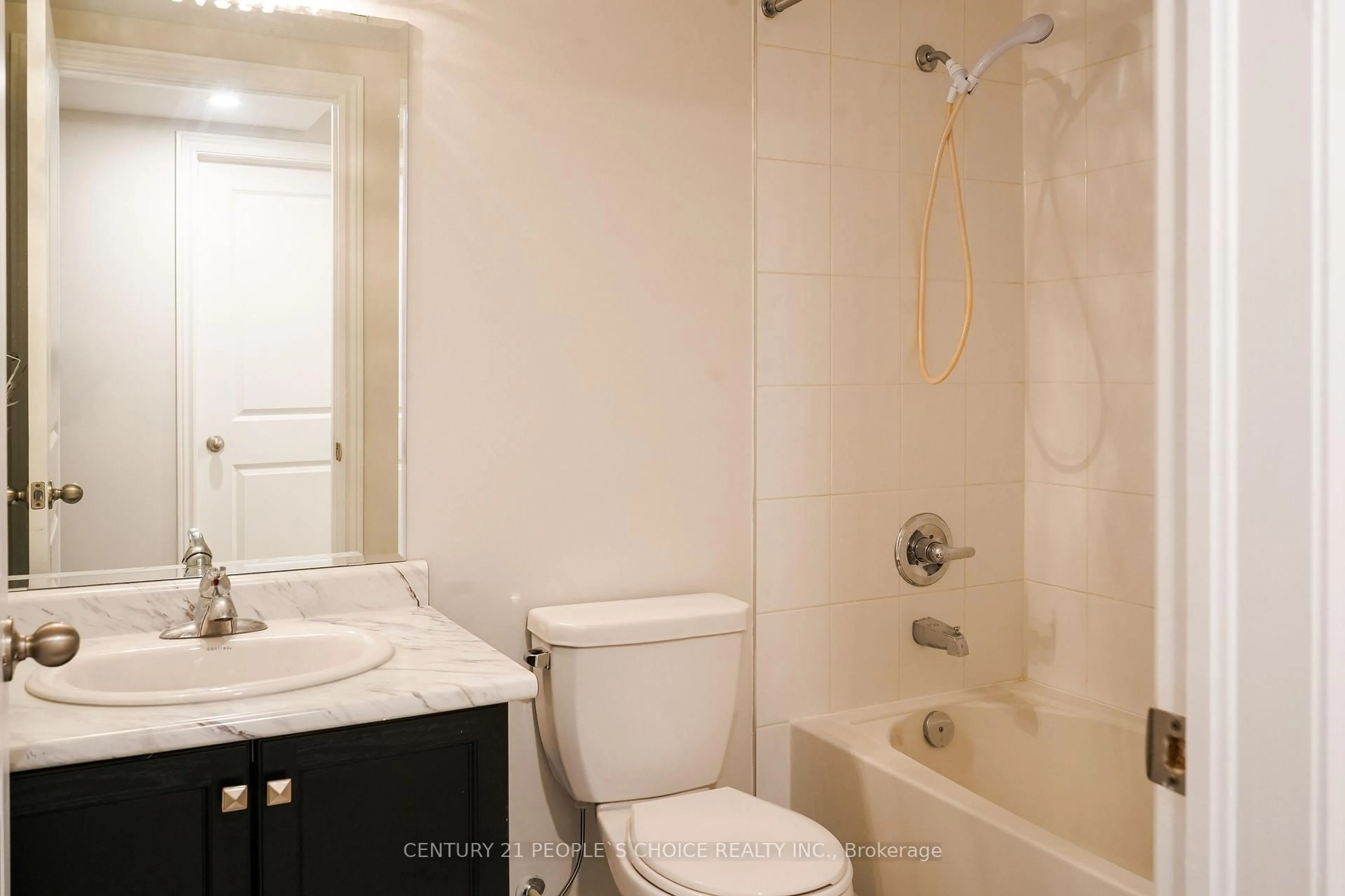 Standard bathroom, unknown for 4 Kempsford Cres, Brampton Ontario L7A 4M6
