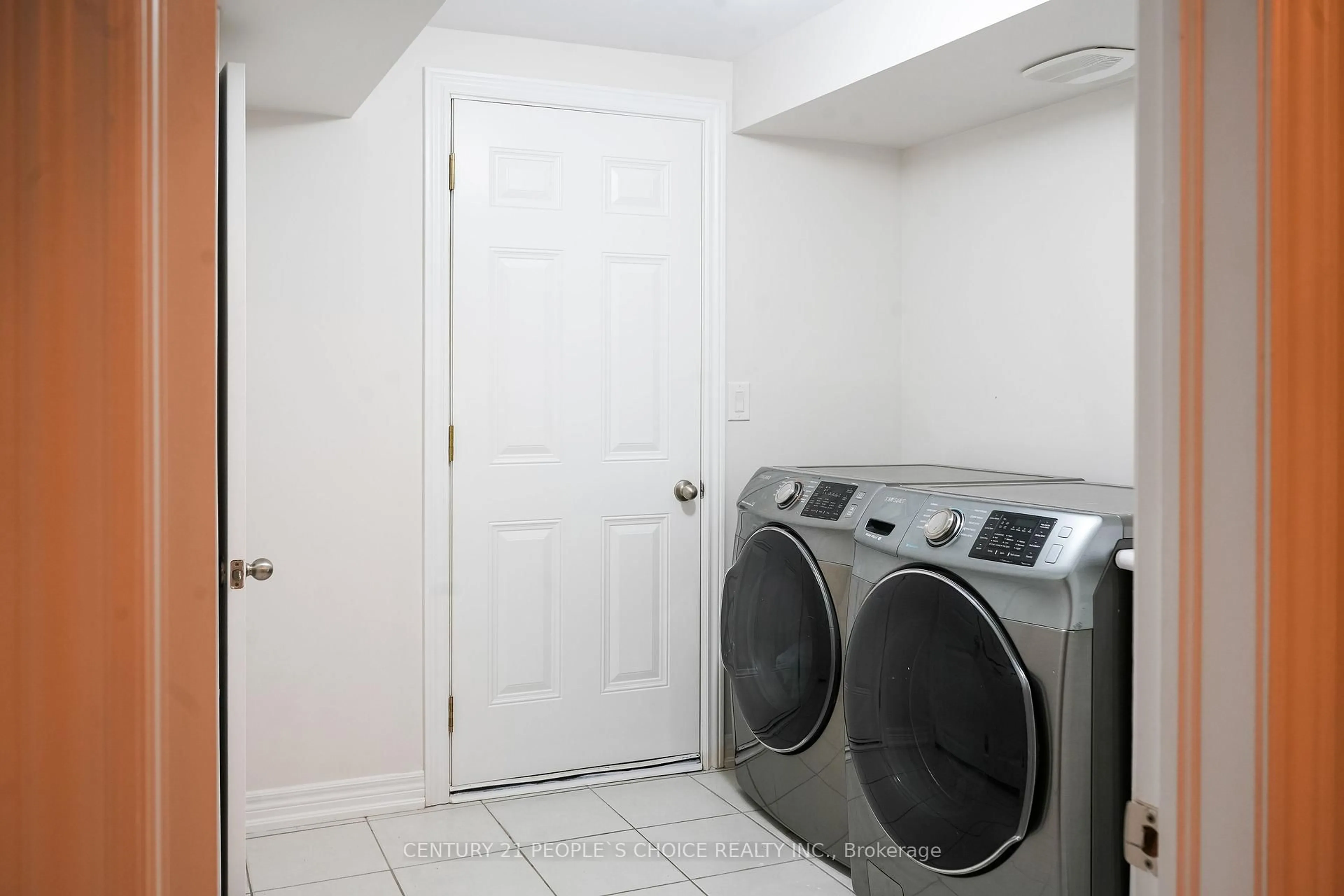 Laundry room for 4 Kempsford Cres, Brampton Ontario L7A 4M6