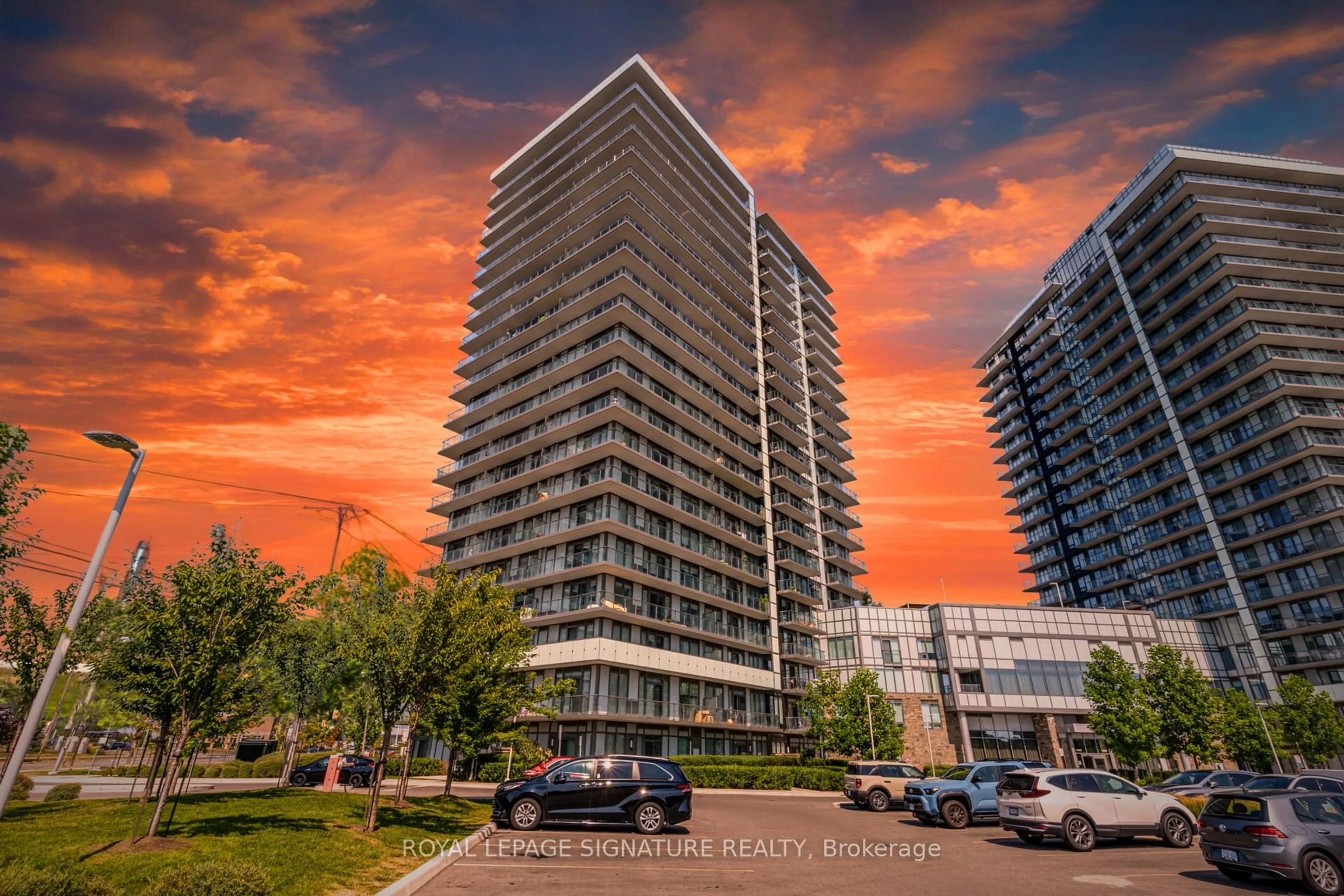 A pic from outside/outdoor area/front of a property/back of a property/a pic from drone, building for 4655 Metcalfe Ave #1901B, Mississauga Ontario L5M 0Z7