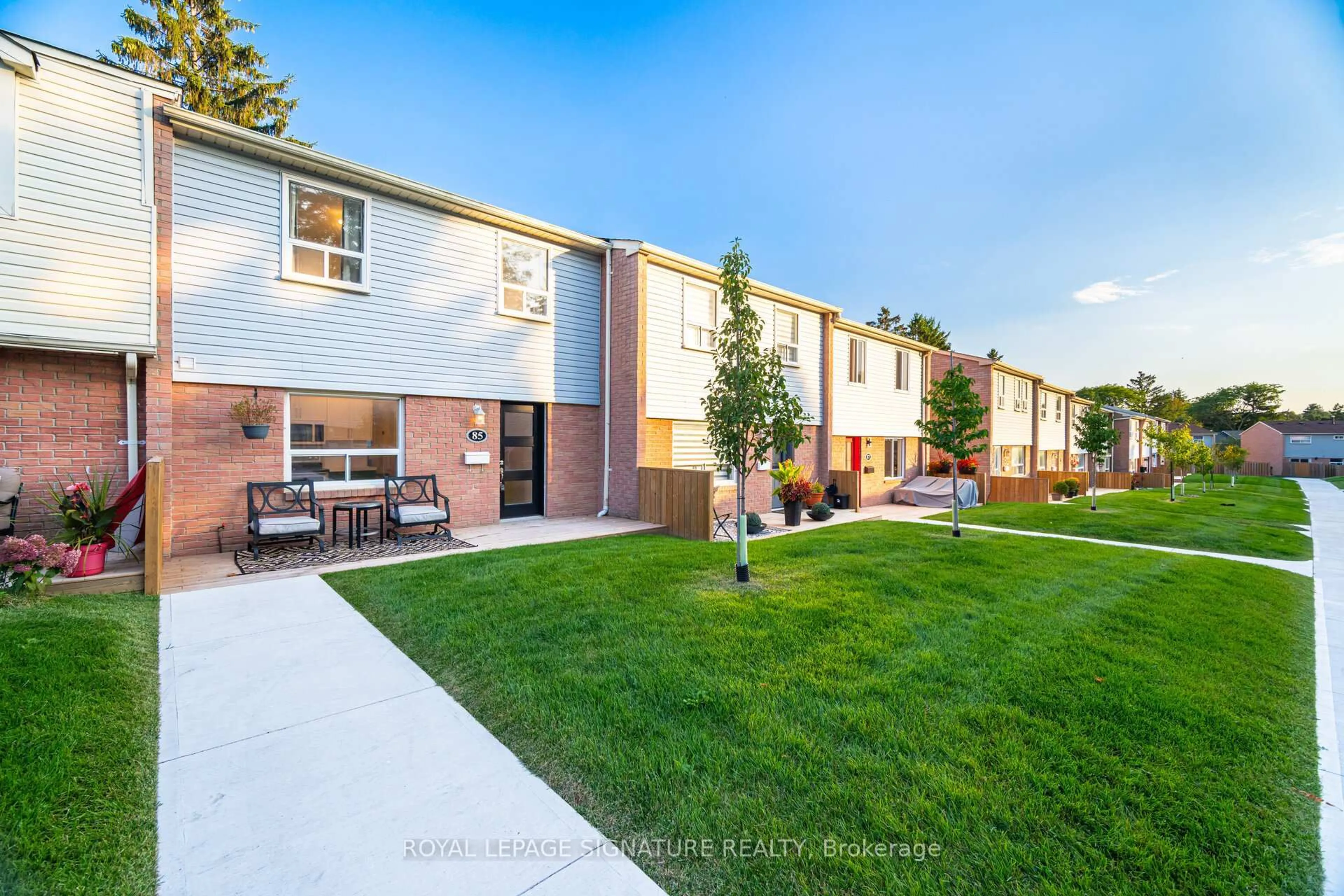 A pic from outside/outdoor area/front of a property/back of a property/a pic from drone, street for 1055 Shawnmarr Rd #85, Mississauga Ontario L5H 3V2