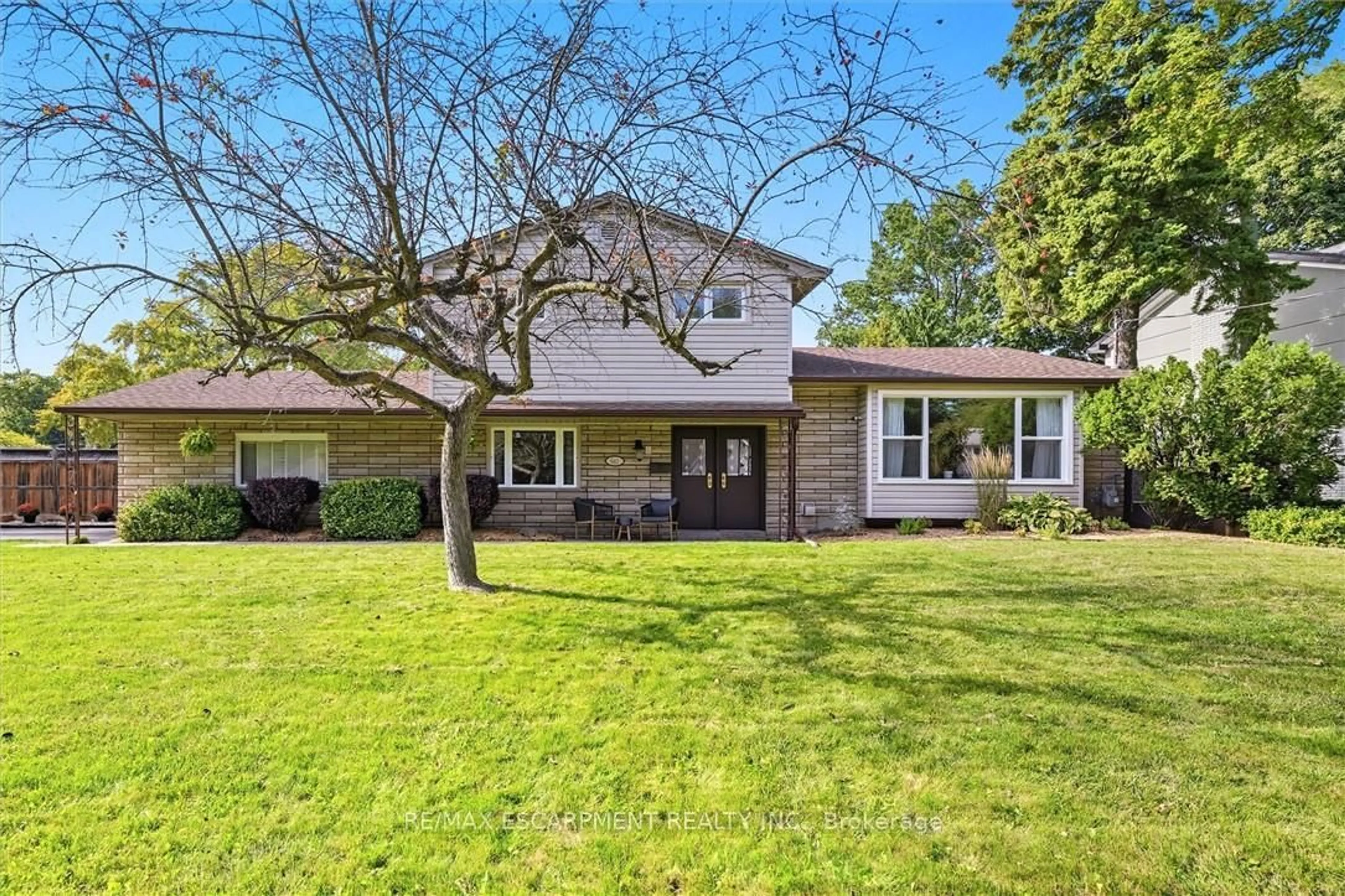 Unknown for 641 HOLT Dr, Burlington Ontario L7T 3N4