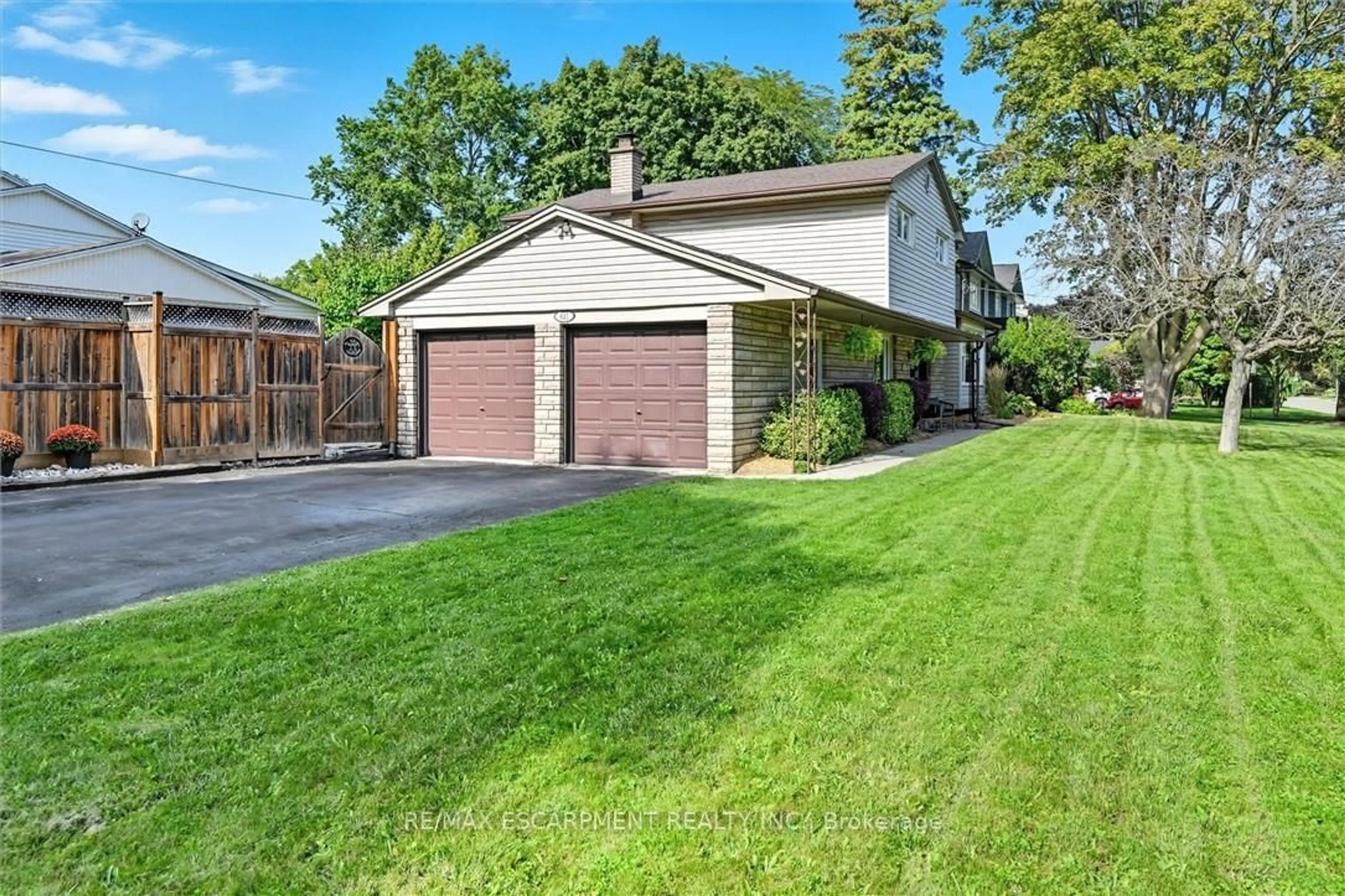 Unknown for 641 HOLT Dr, Burlington Ontario L7T 3N4
