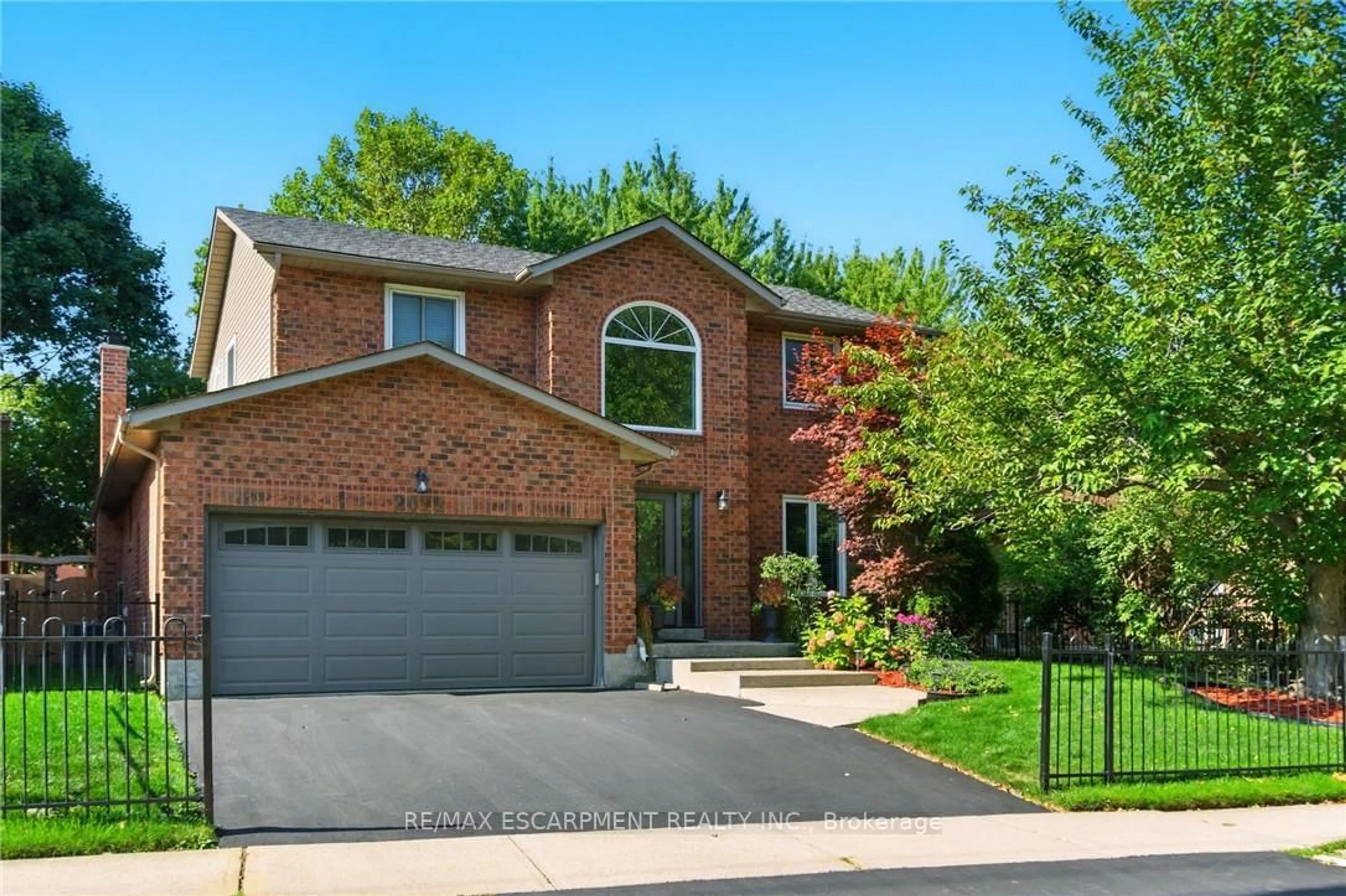 Home with brick exterior material, street for 2072 Headon Rd, Burlington Ontario L7M 4G3