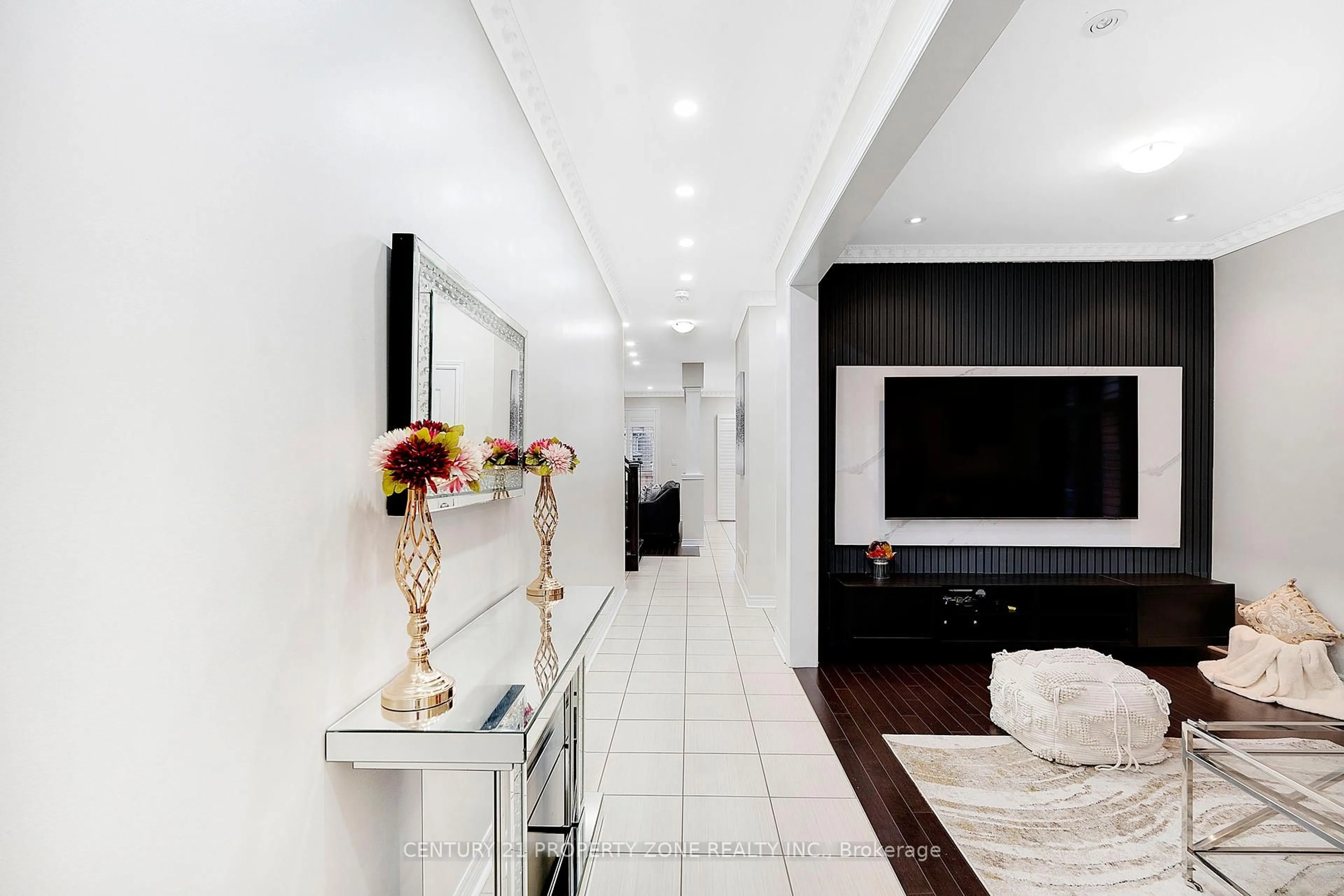 Indoor foyer for 87 Villadowns Tr, Brampton Ontario L6R 3Y8