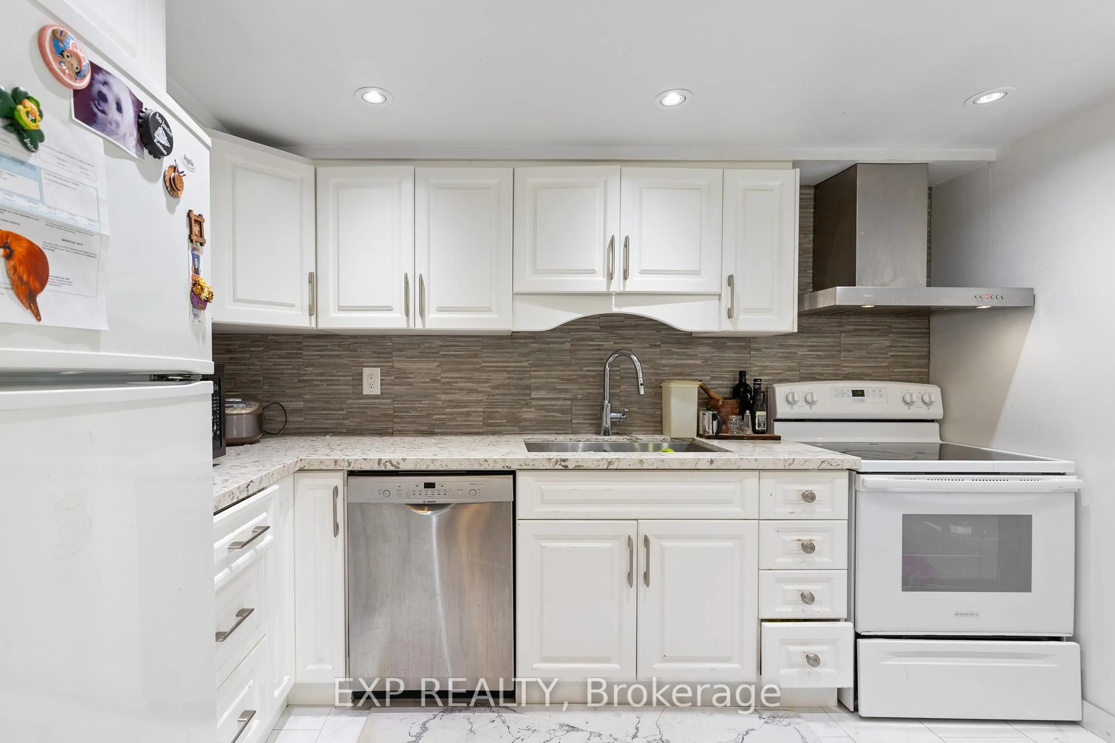 Unknown for 25 Fairview Rd #707, Mississauga Ontario L5B 3Y8
