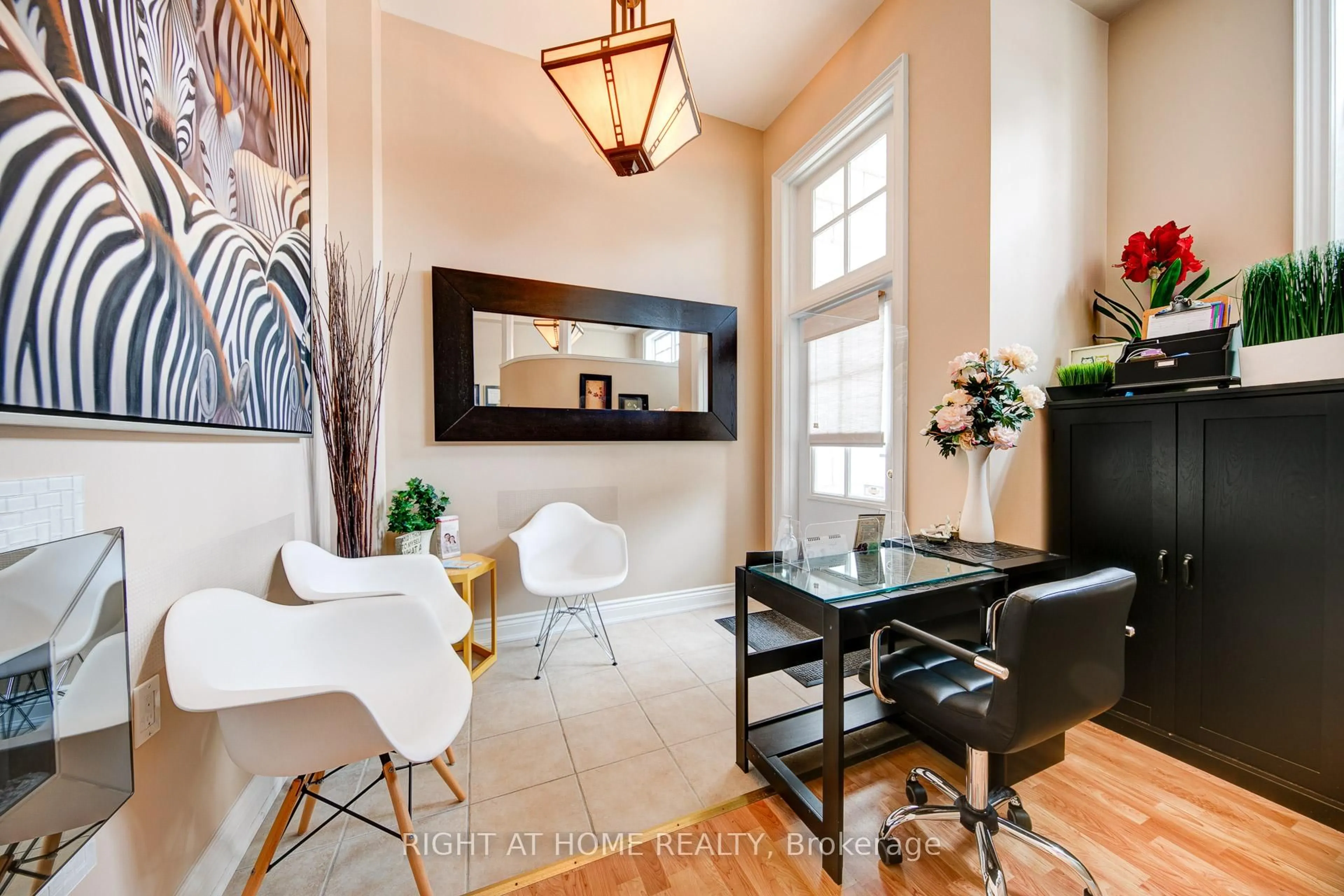 Dining room, ceramic/tile floor for 120 BRONTE Rd #10, Oakville Ontario L6L 3C1