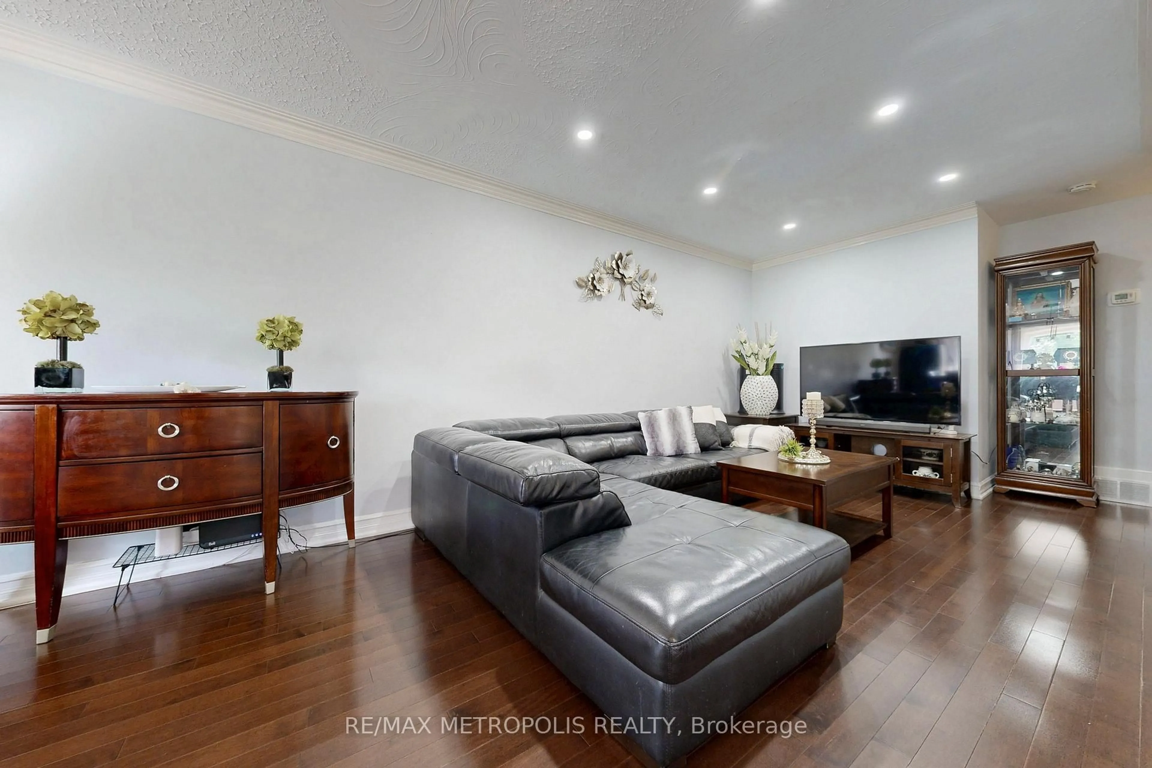 Living room with furniture, wood/laminate floor for 49 Magellan Dr, Toronto Ontario M3L 1T5