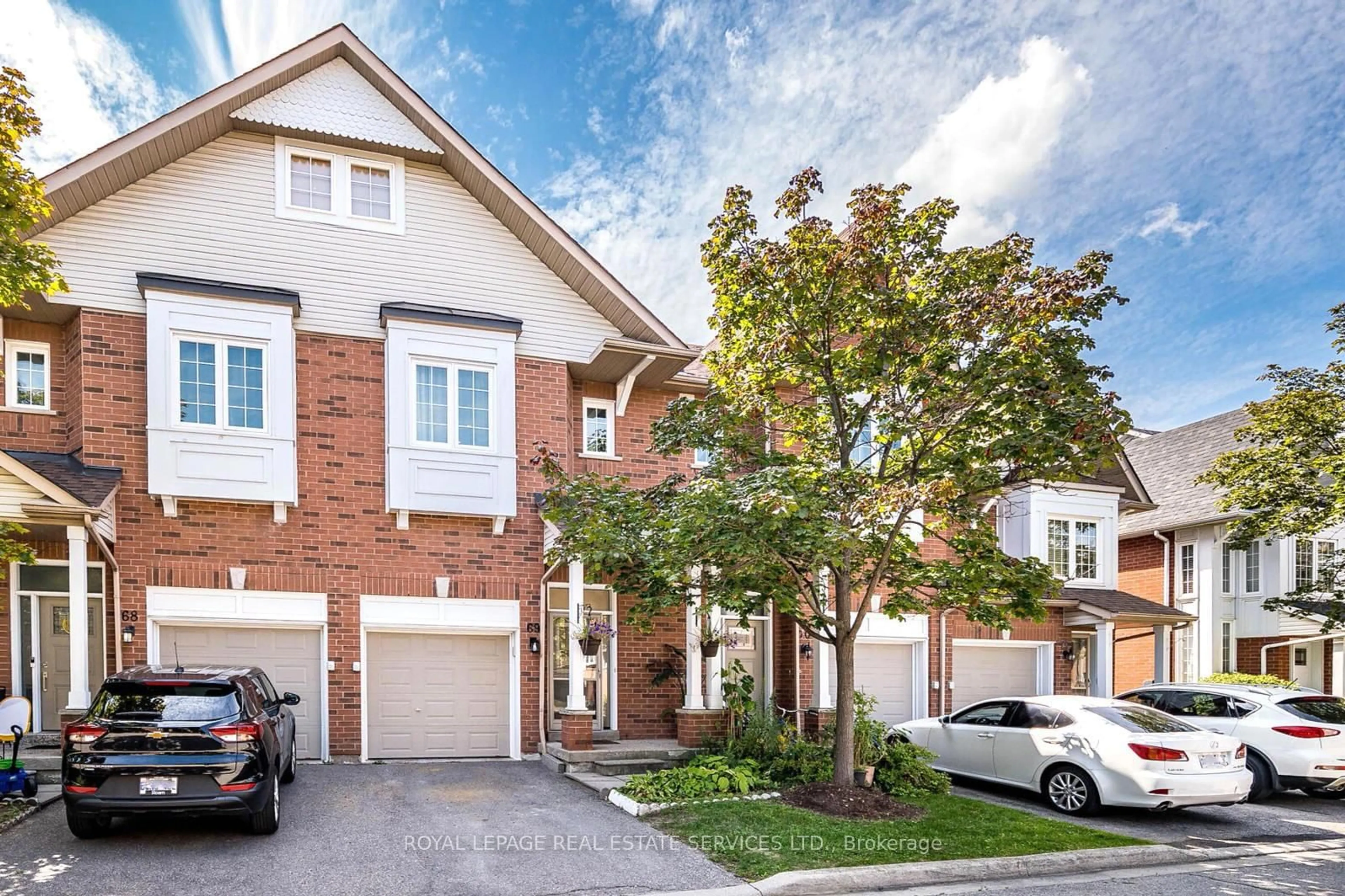 Home with brick exterior material, street for 1588 South Parade Crt #69, Mississauga Ontario L5M 6E7