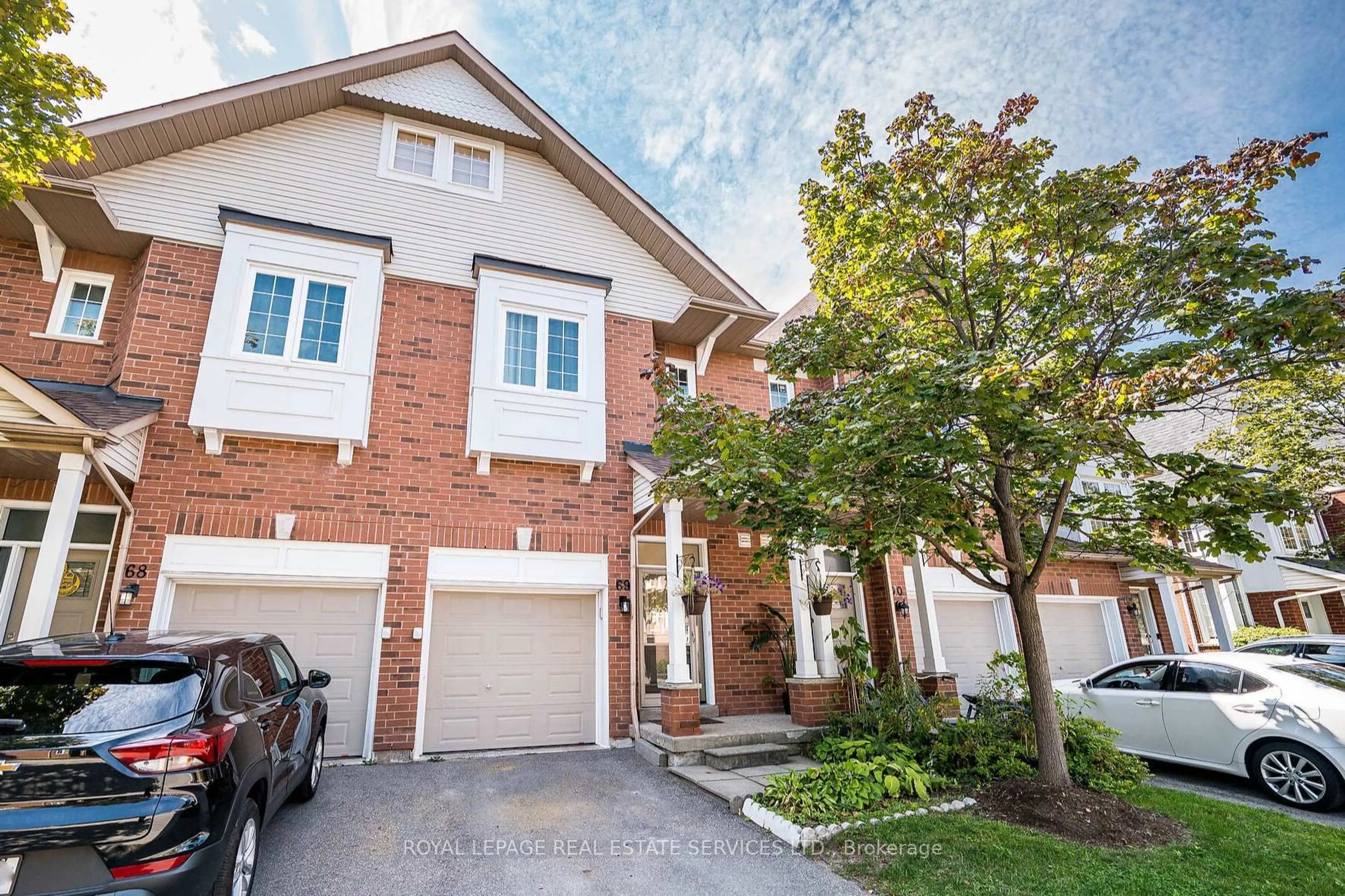 Home with brick exterior material, street for 1588 South Parade Crt #69, Mississauga Ontario L5M 6E7