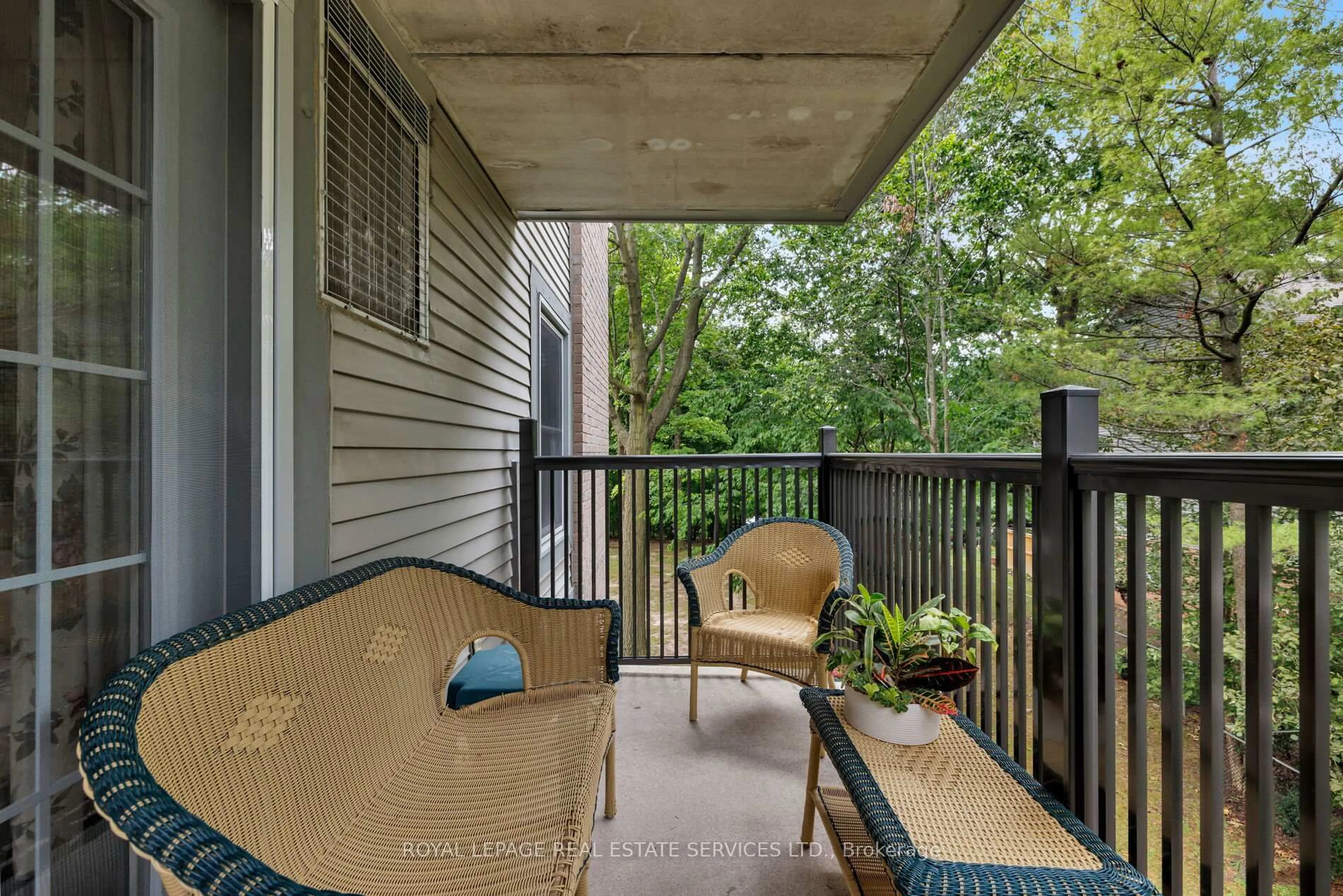 Patio, unknown for 2040 Cleaver Ave #211, Burlington Ontario L7M 4C4