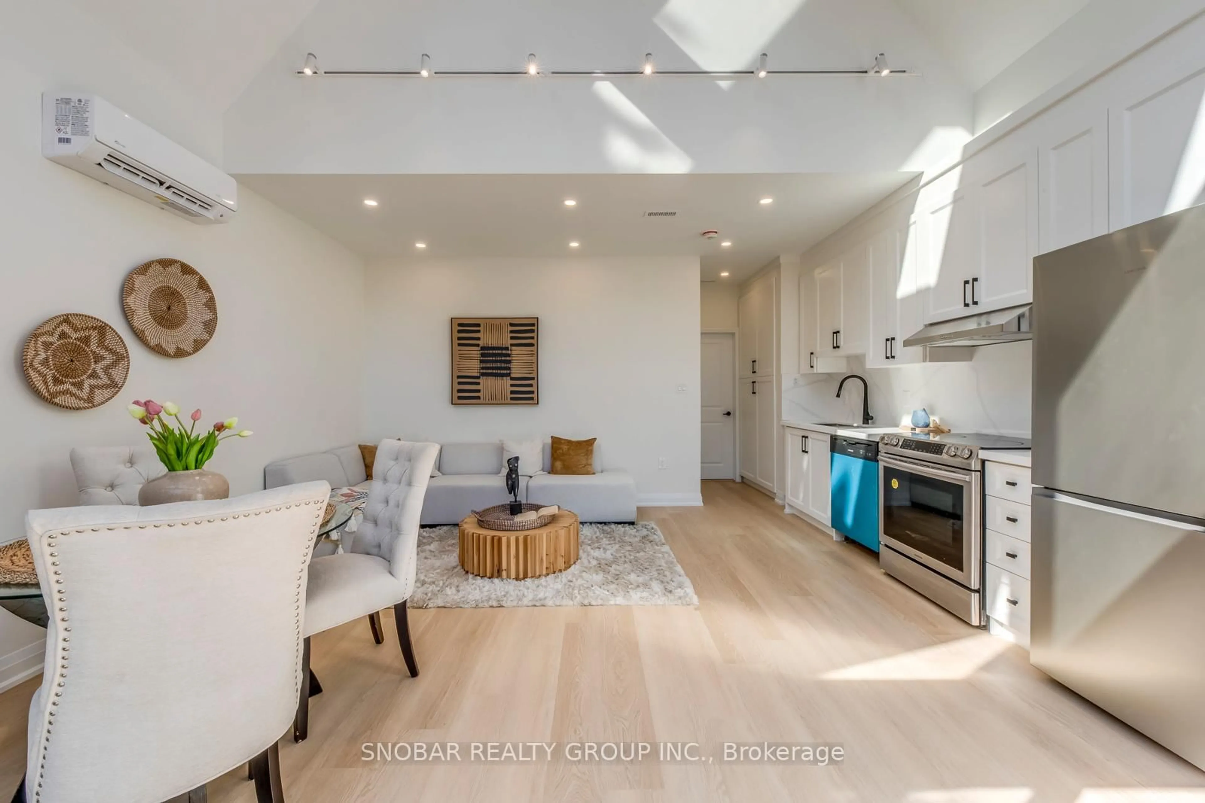 Open concept kitchen, unknown for 9 Berry Creek Dr, Toronto Ontario M9W 4A1