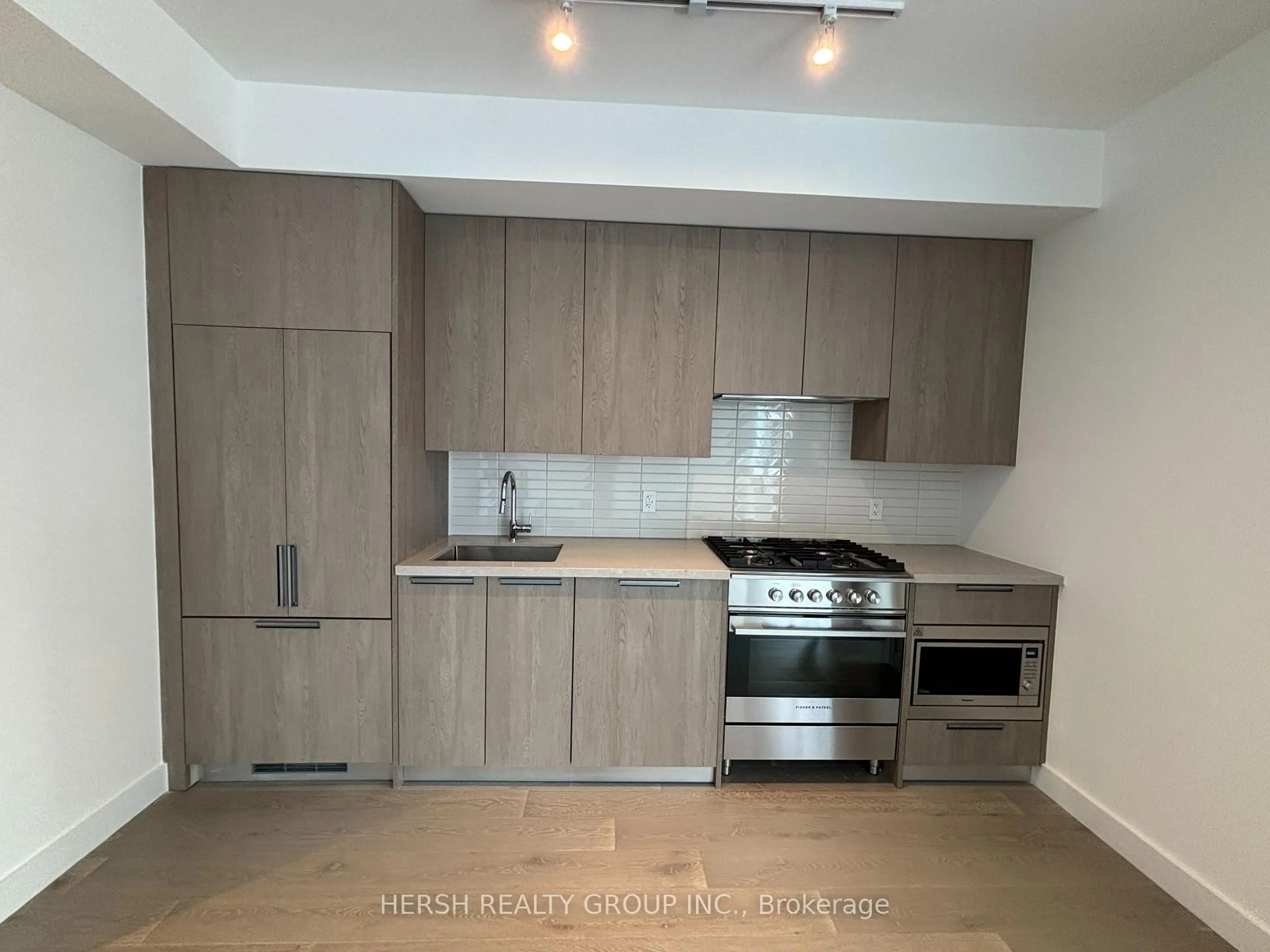 Standard kitchen, unknown for 160 Kingsway Cres #415, Toronto Ontario M8X 2S4